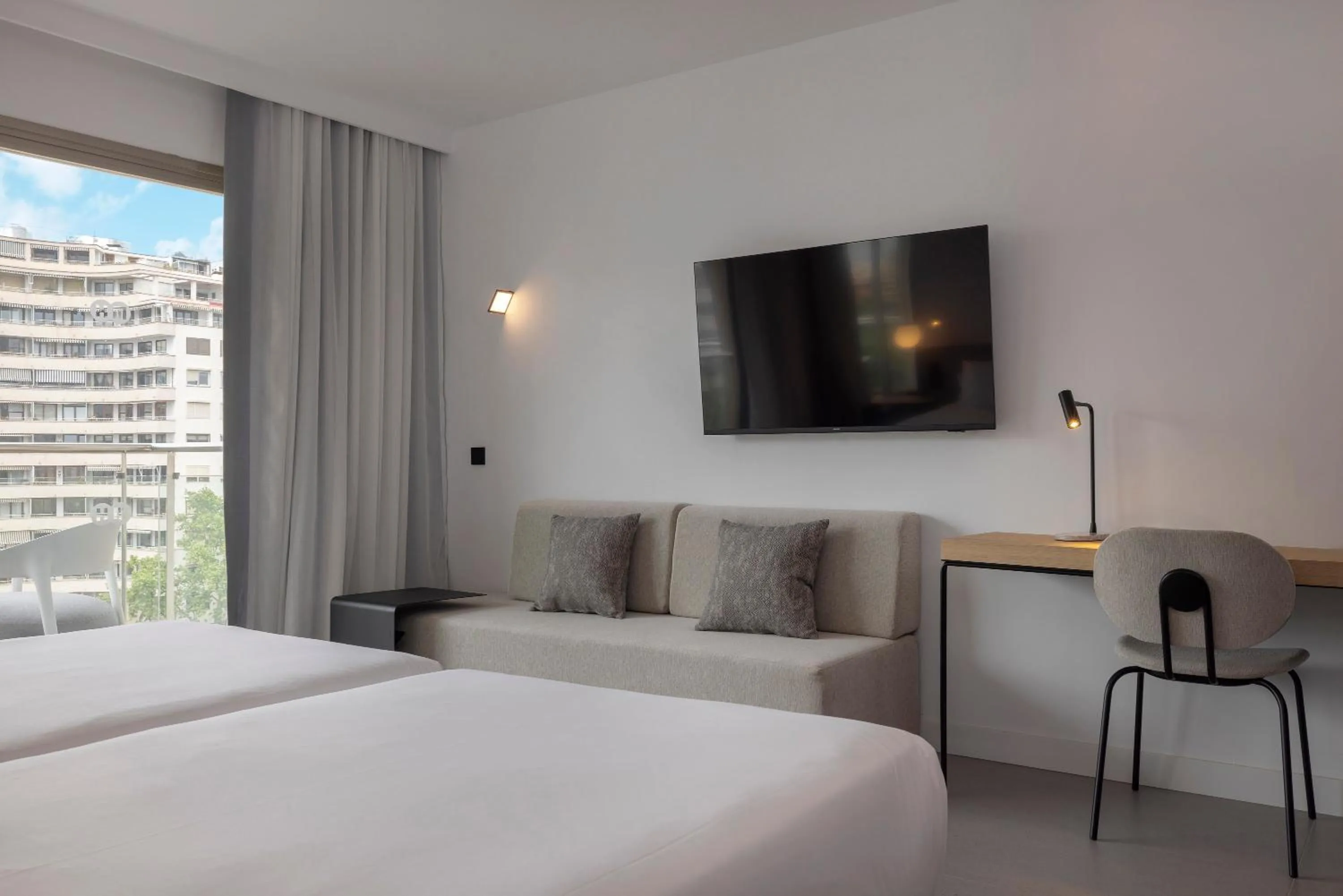 Bedroom, Bed in HM Jaime III