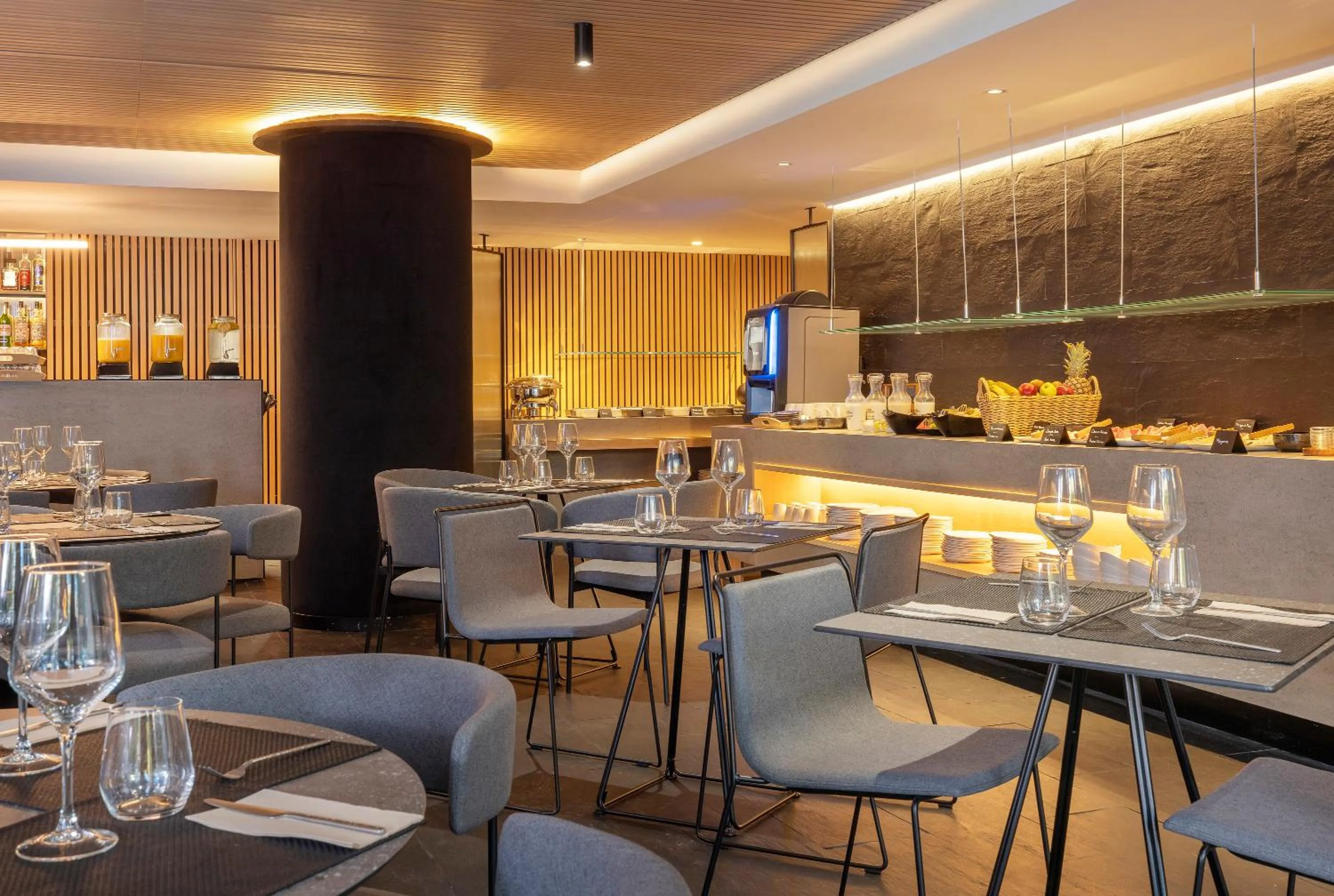 Restaurant/places to eat in HM Jaime III