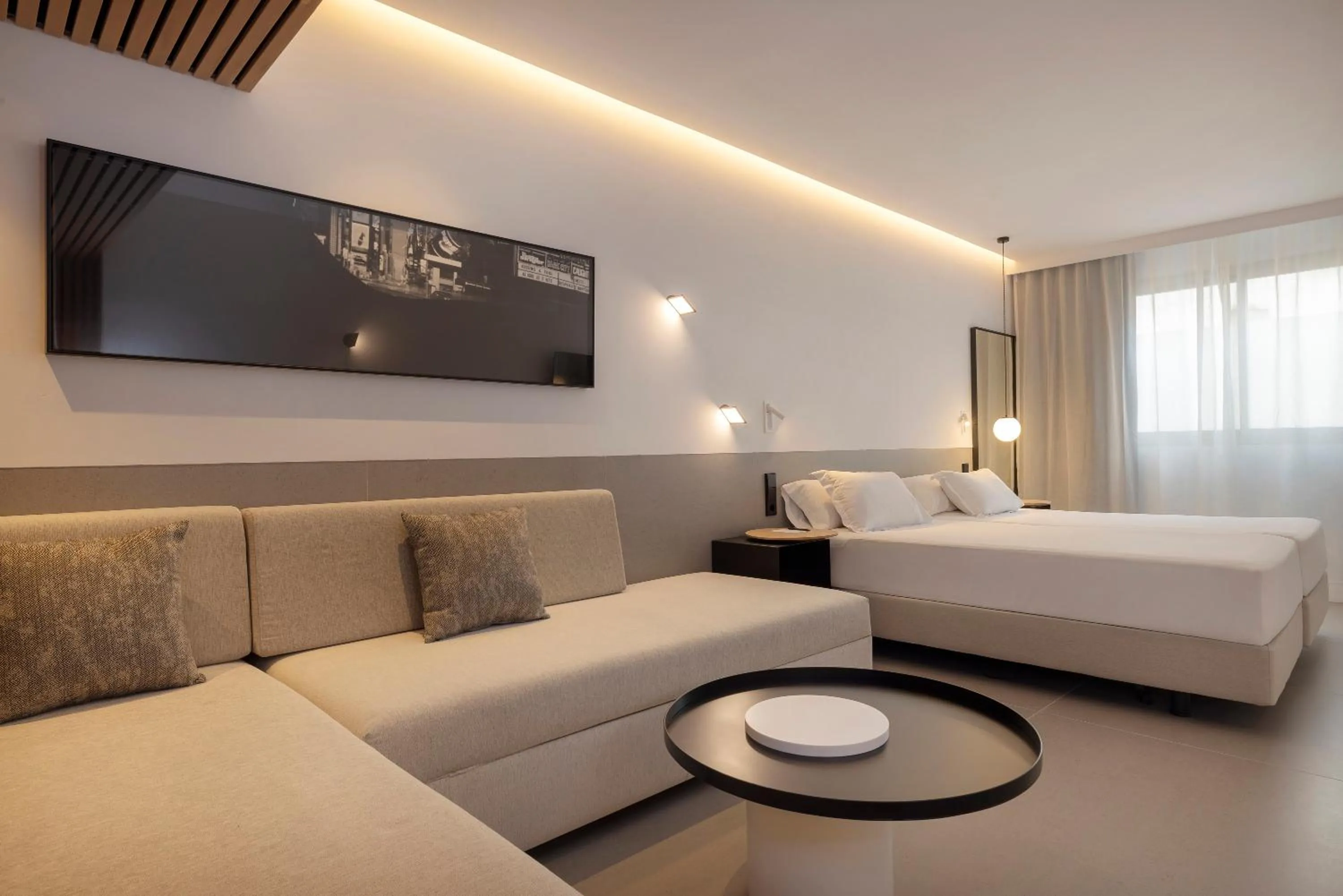 Living room, Bed in HM Jaime III