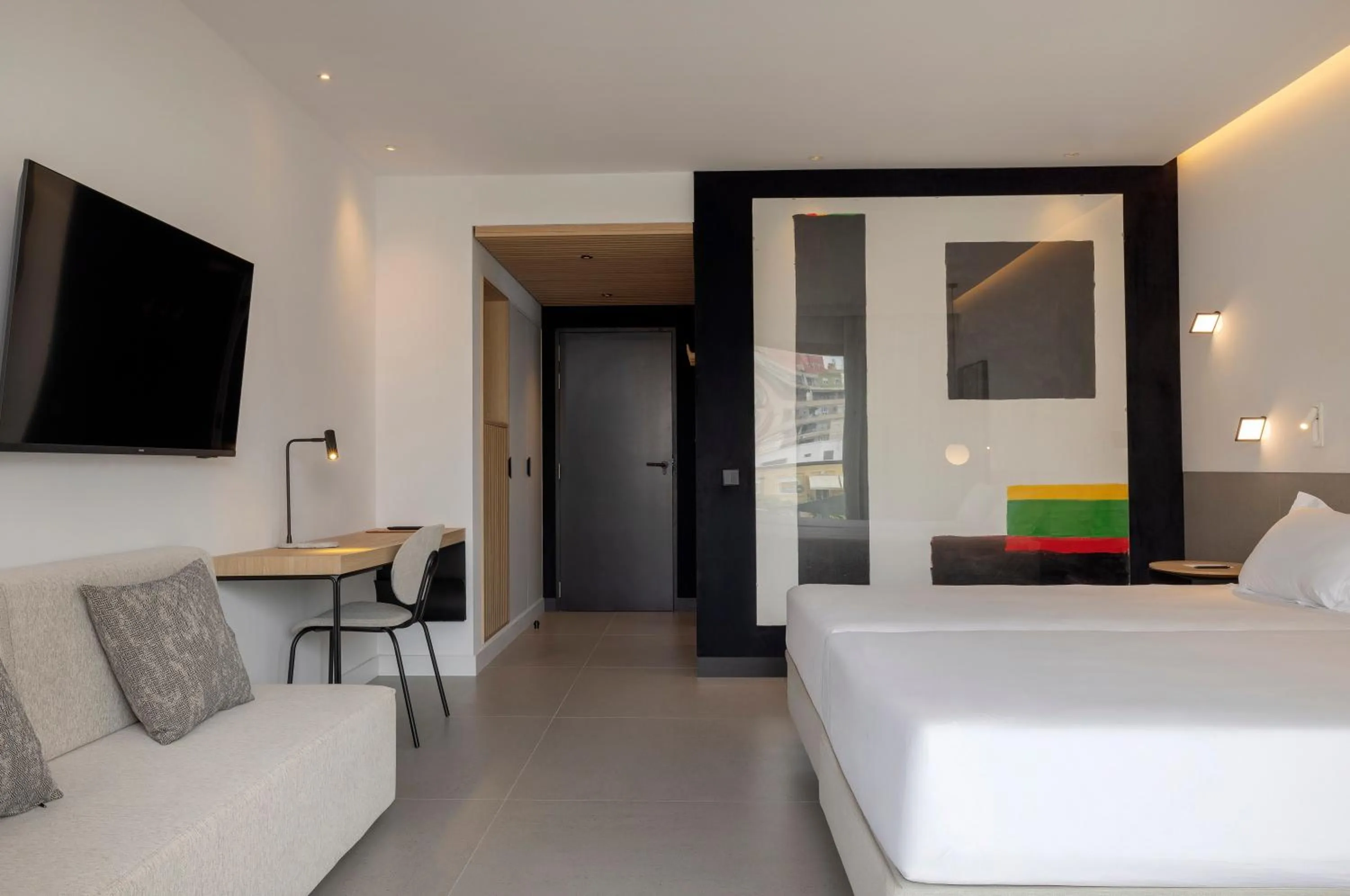 Bedroom, Bed in HM Jaime III