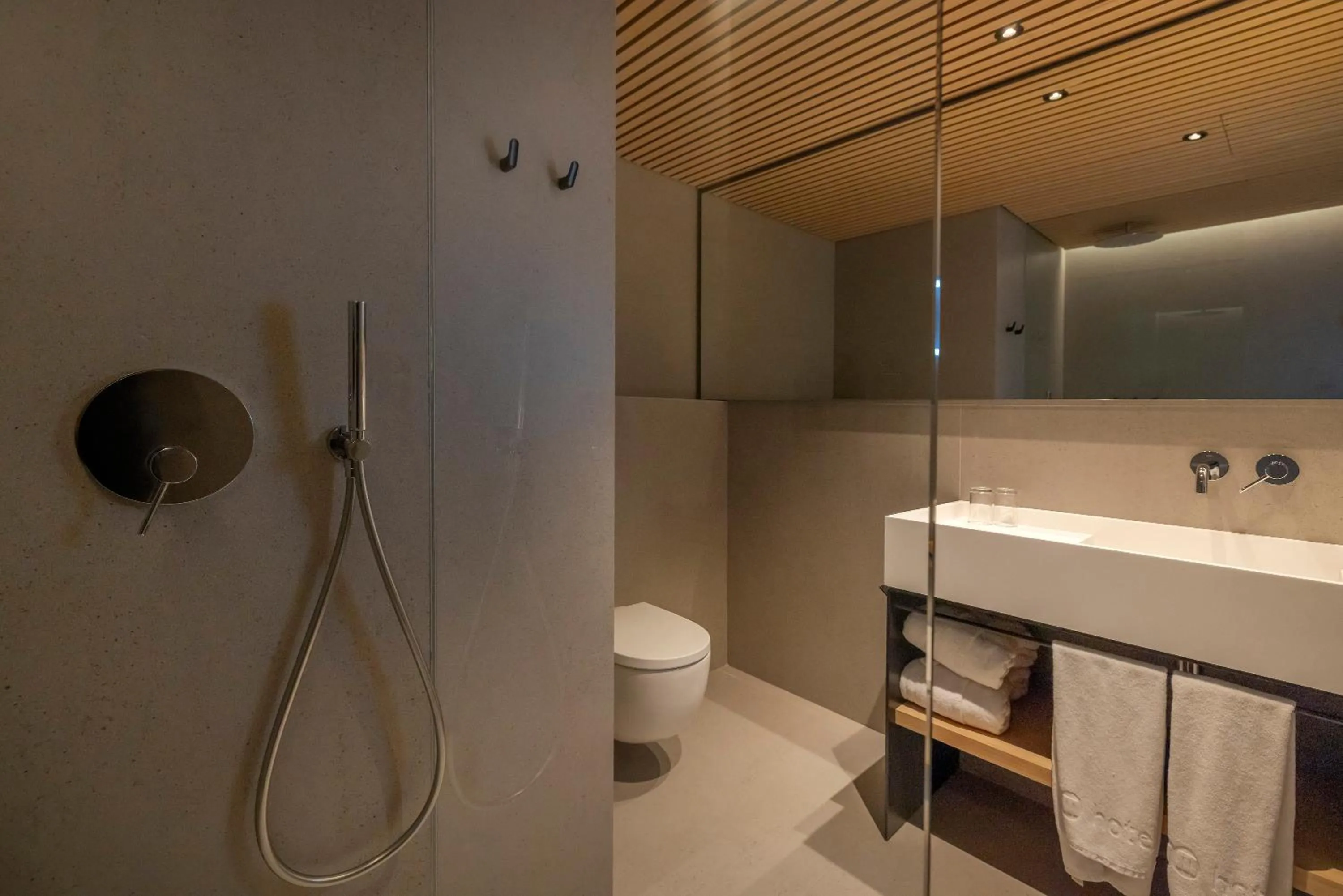 Bathroom in HM Jaime III