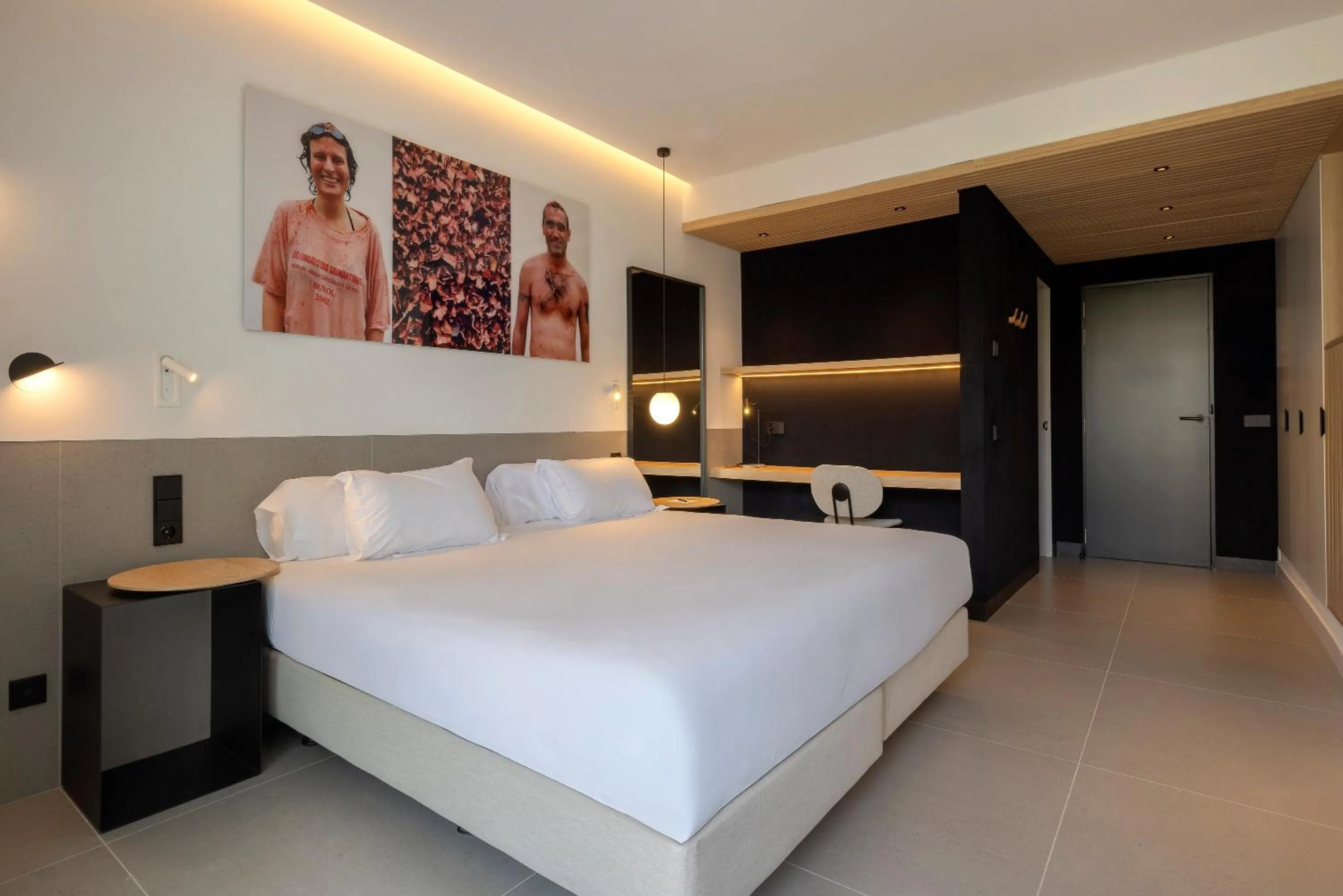 Bedroom, Bed in HM Jaime III