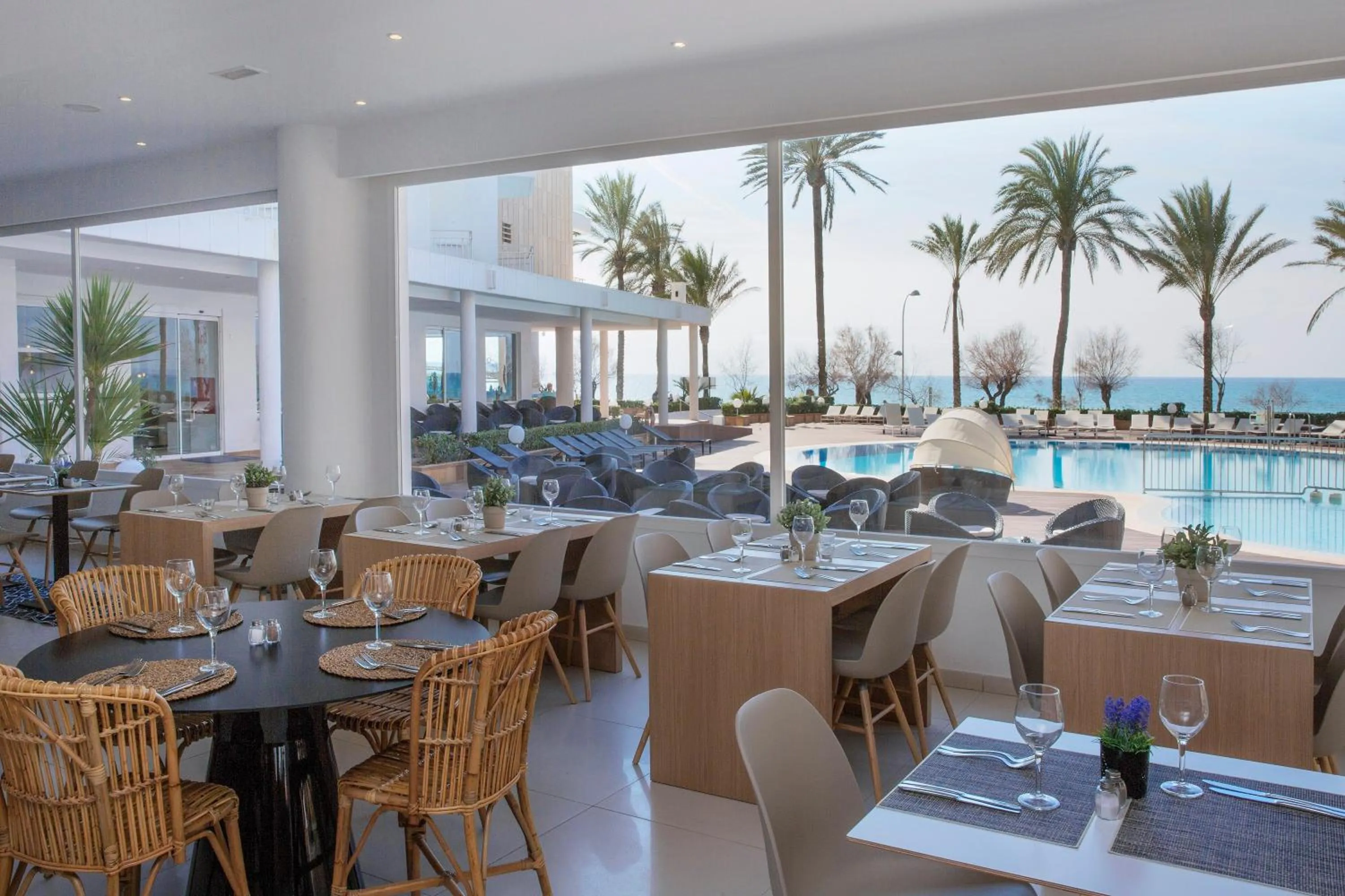 Restaurant/places to eat in HM Tropical