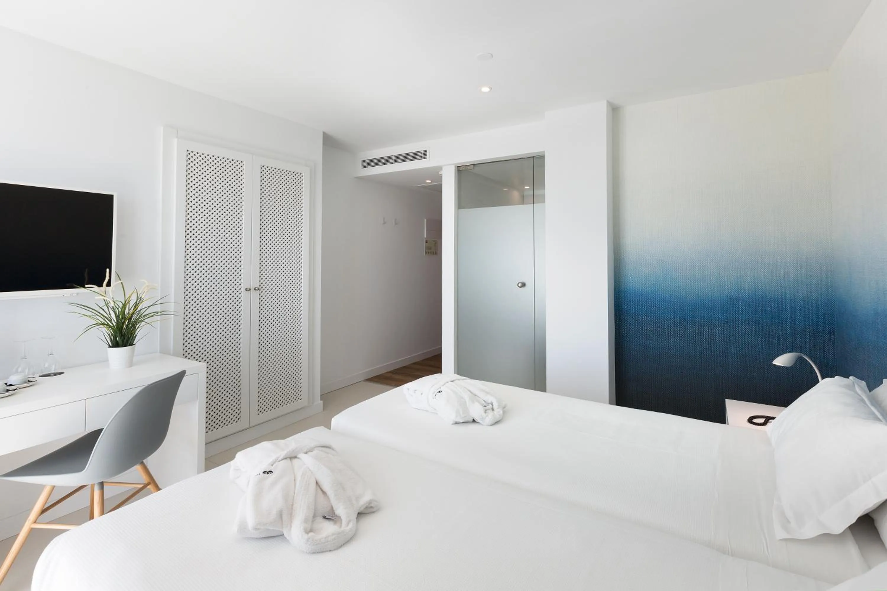 Bedroom, Bed in HM Tropical