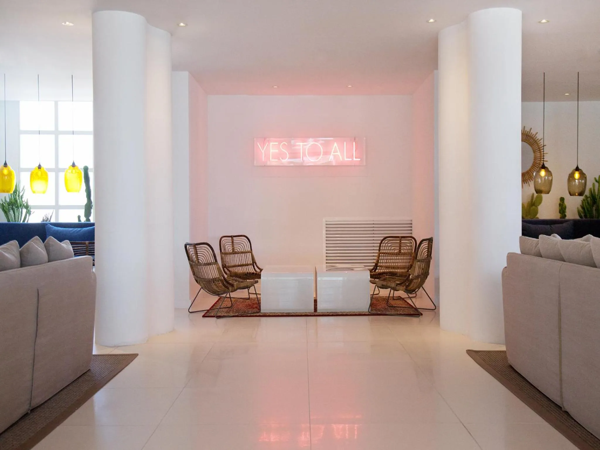 Lounge or bar in HM Tropical