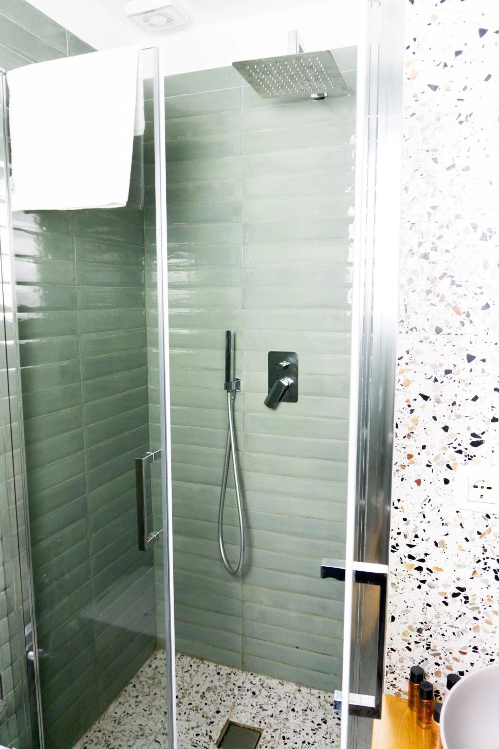 Shower in Occhi di Napoli Experiential Relais