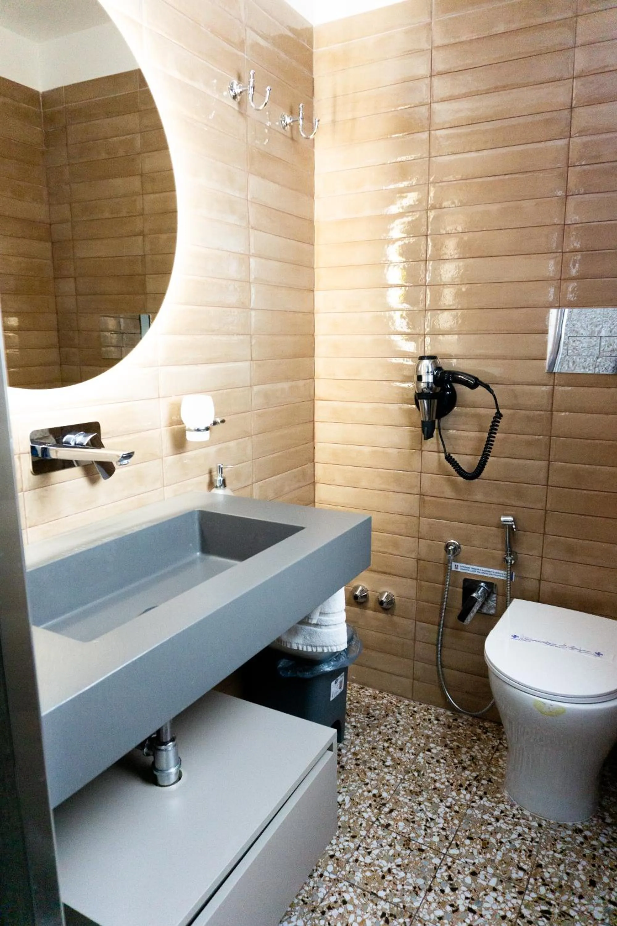 Shower in Occhi di Napoli Experiential Relais