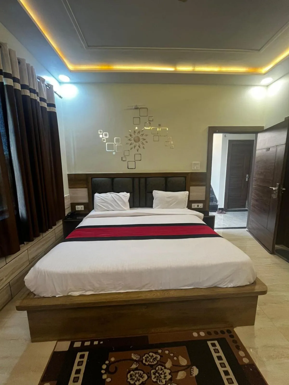Bed in Taj Nice Point Manage by Taj Sunrise Group