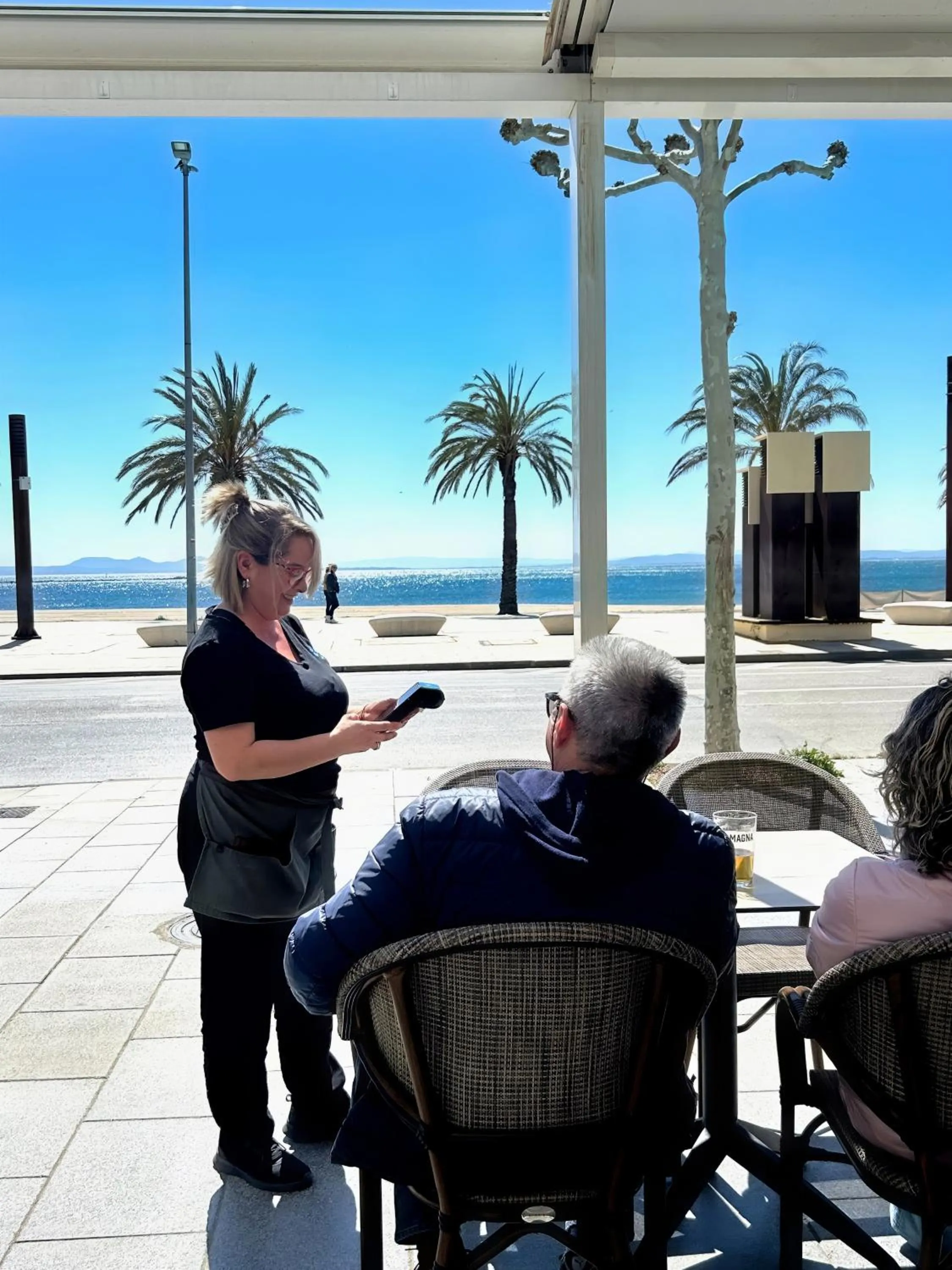 Restaurant/places to eat in Hotel Marina