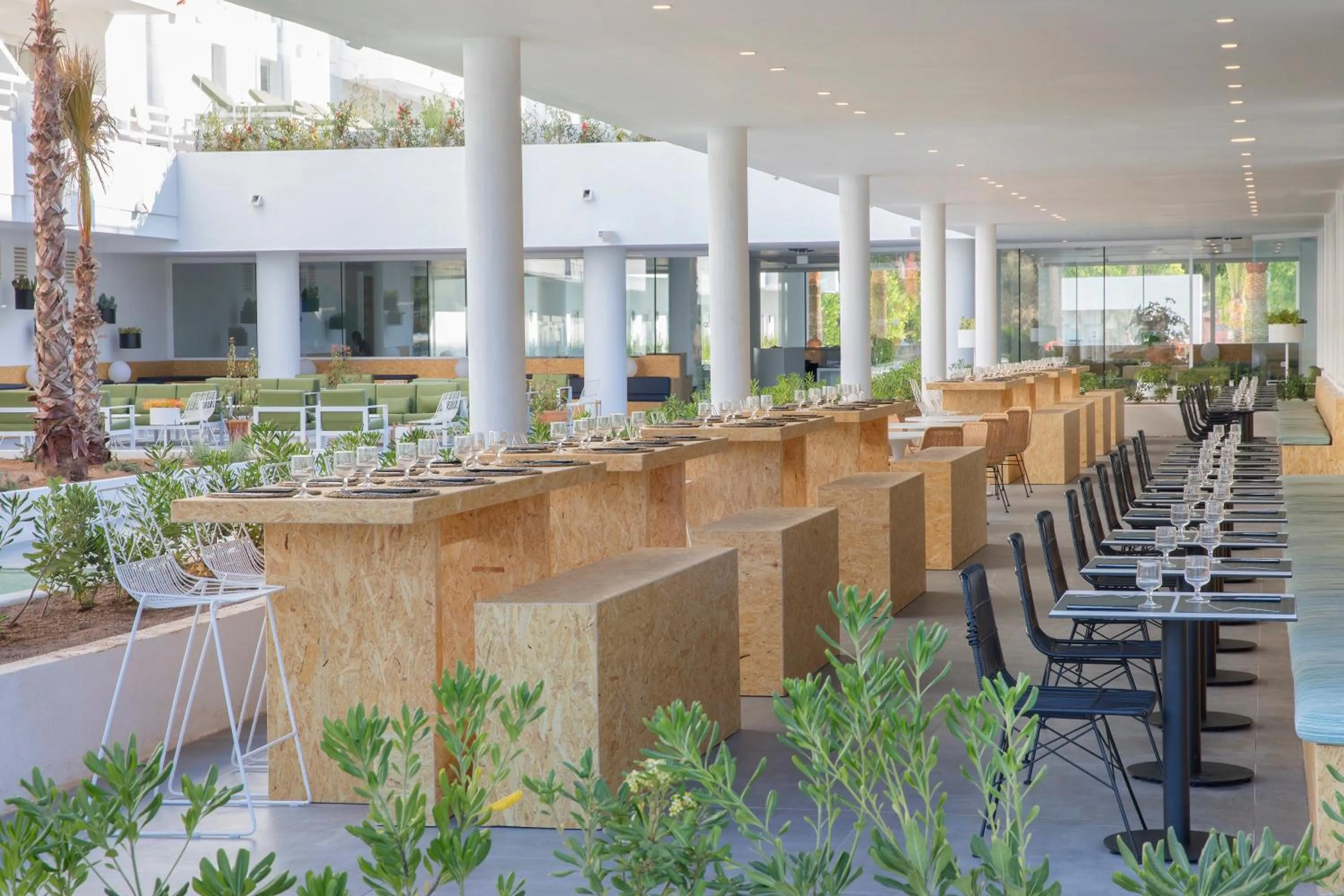 Restaurant/places to eat in HM Martinique