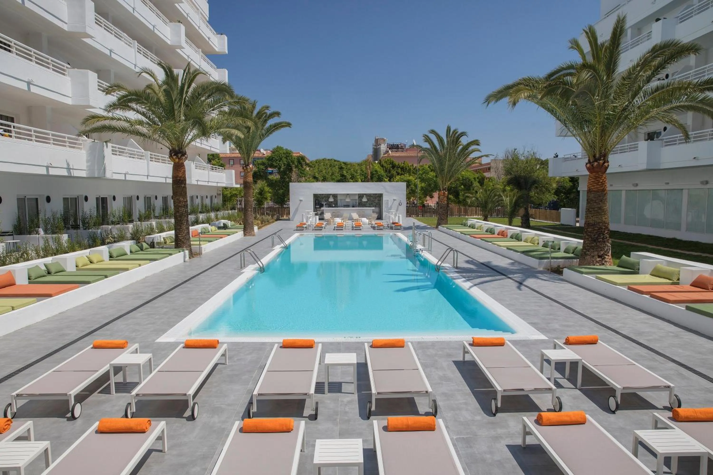 Swimming pool in HM Martinique