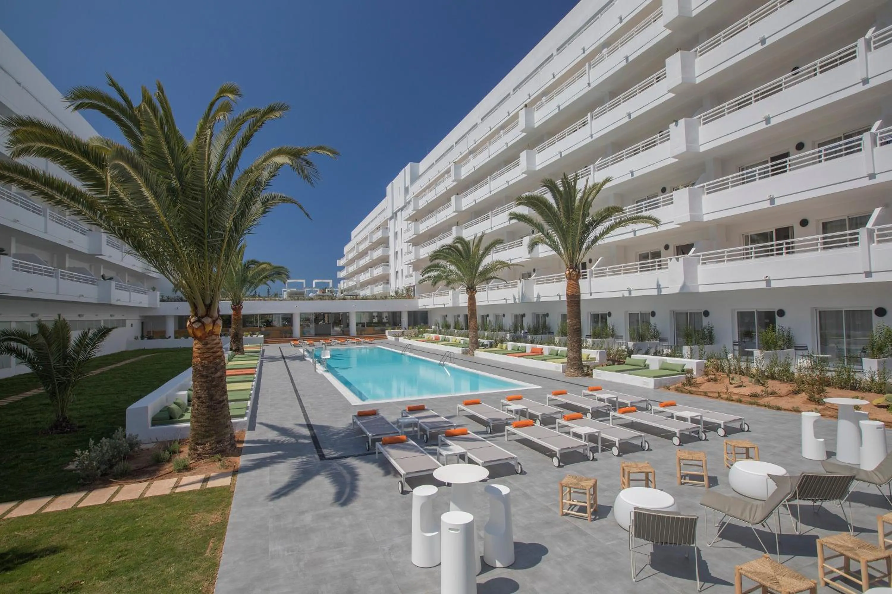 Swimming pool in HM Martinique