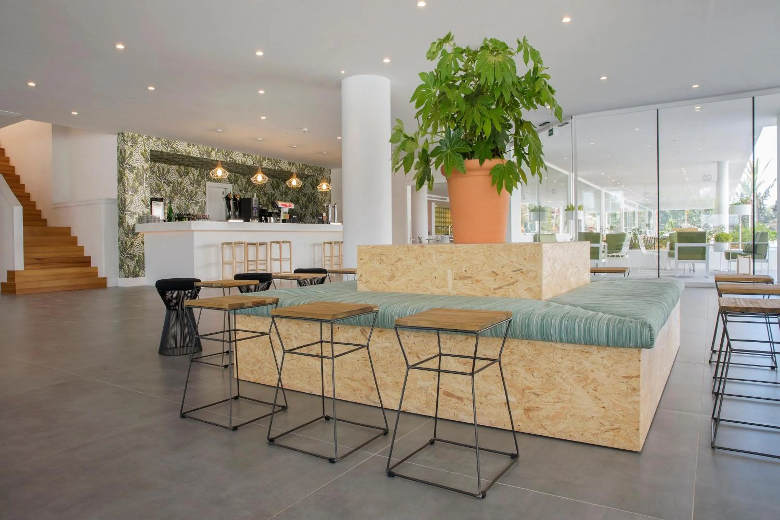 Lounge or bar in HM Martinique