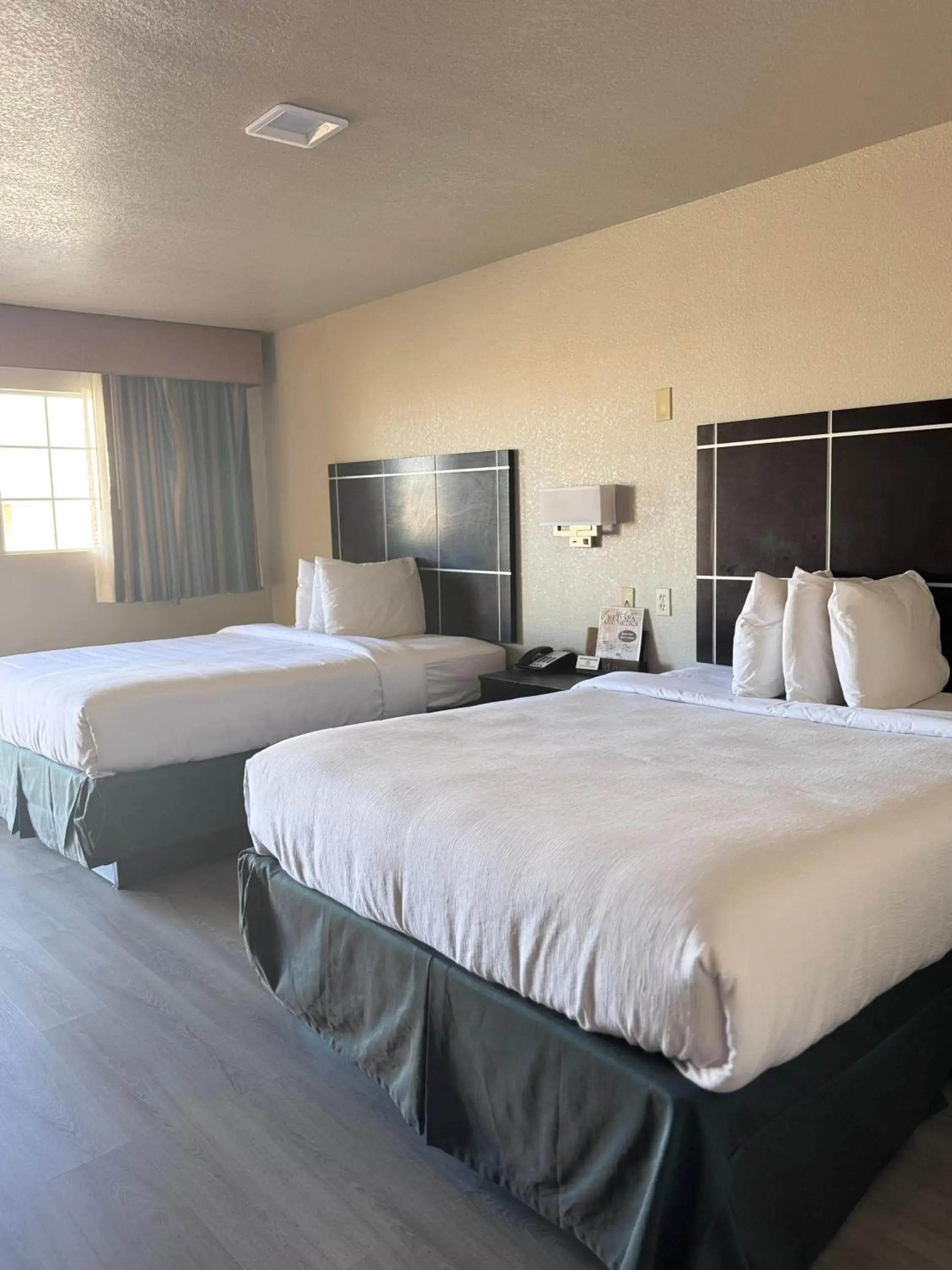 Deluxe Queen Room in Executive inn Deluxe Queen Room in Executive inn