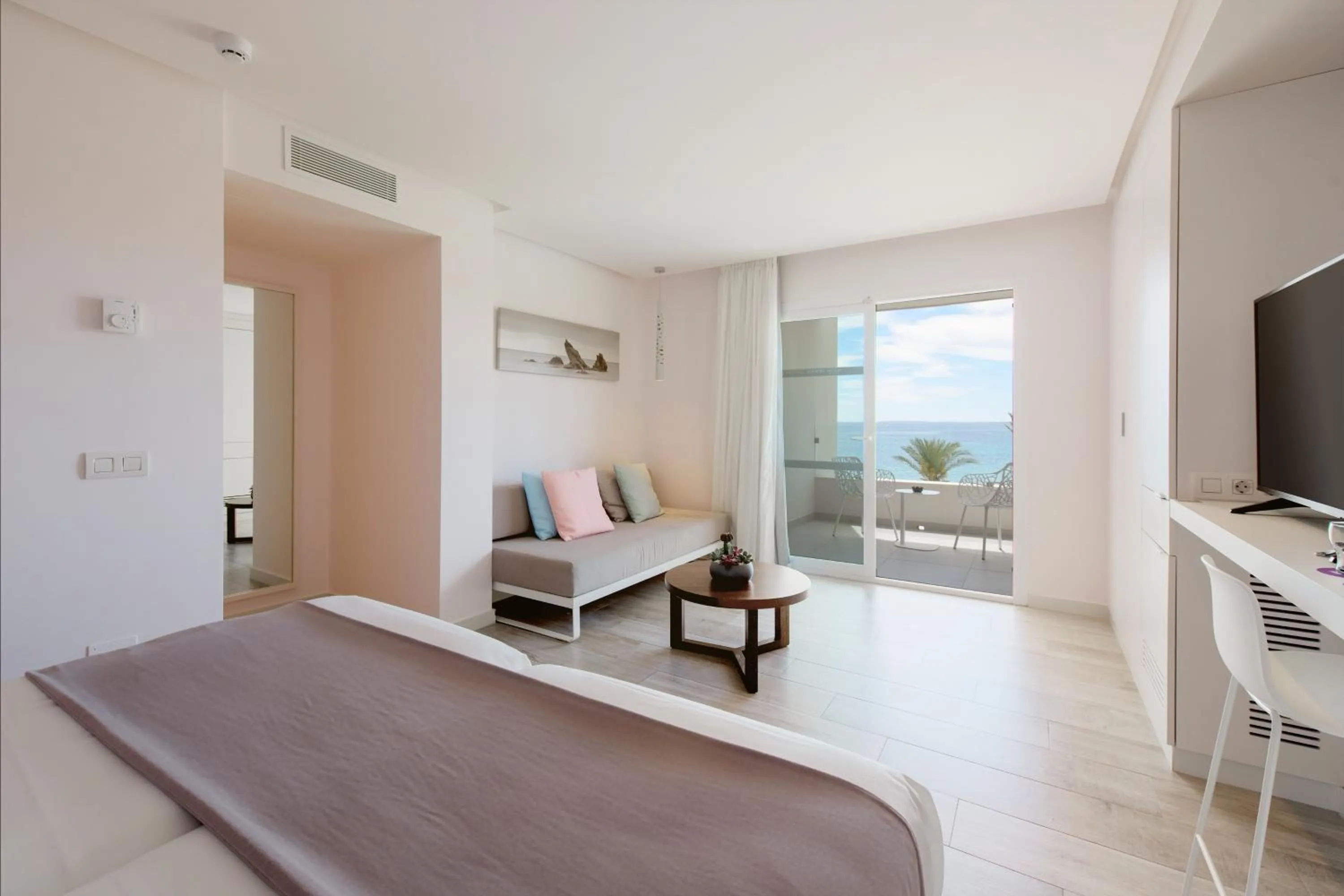 Photo of the whole room, Bed in Hotel Garbi Ibiza & Spa