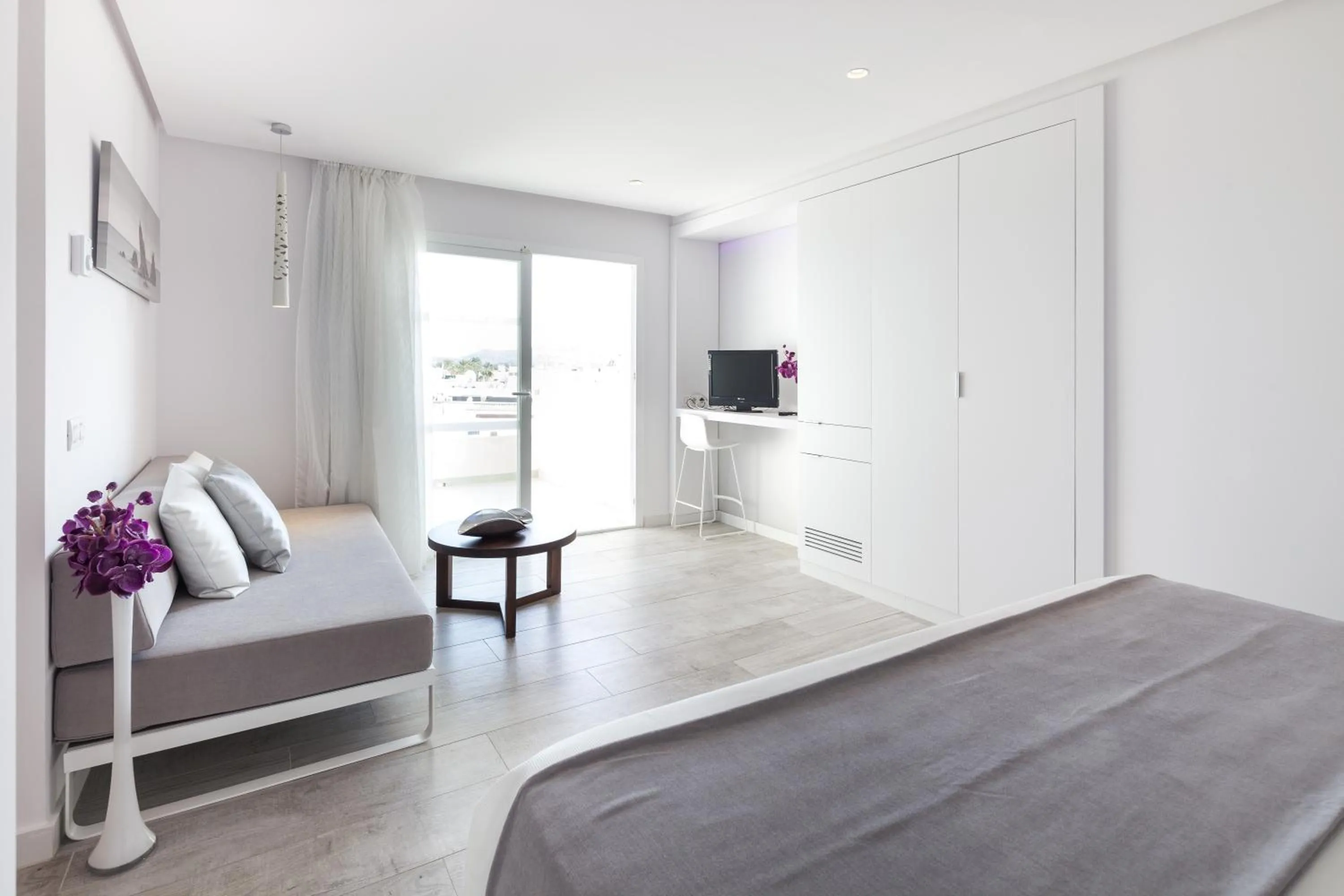 Photo of the whole room, Bed in Hotel Garbi Ibiza & Spa