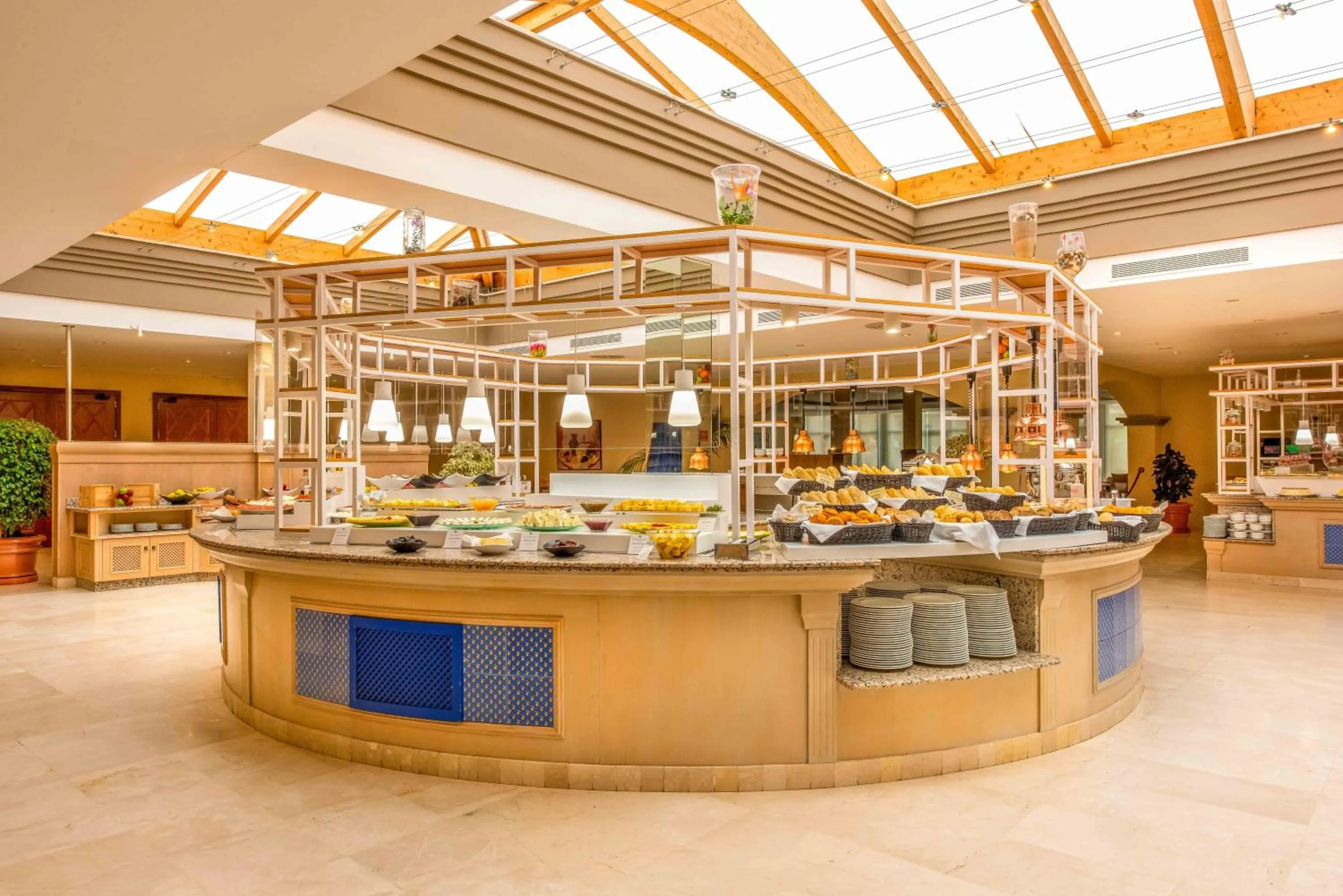 Restaurant/places to eat in Valentin Sancti Petri