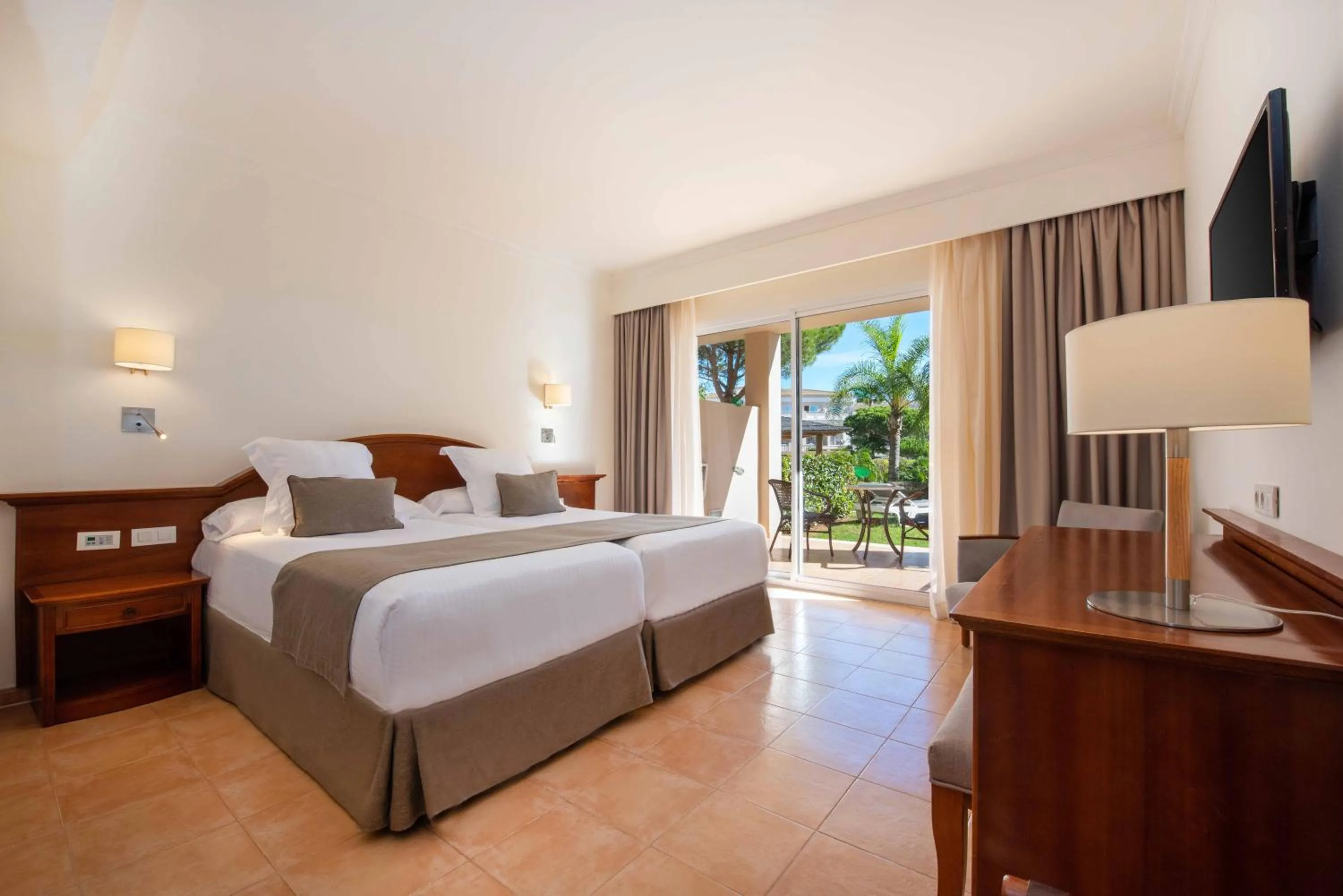 Photo of the whole room, Bed in Valentin Sancti Petri