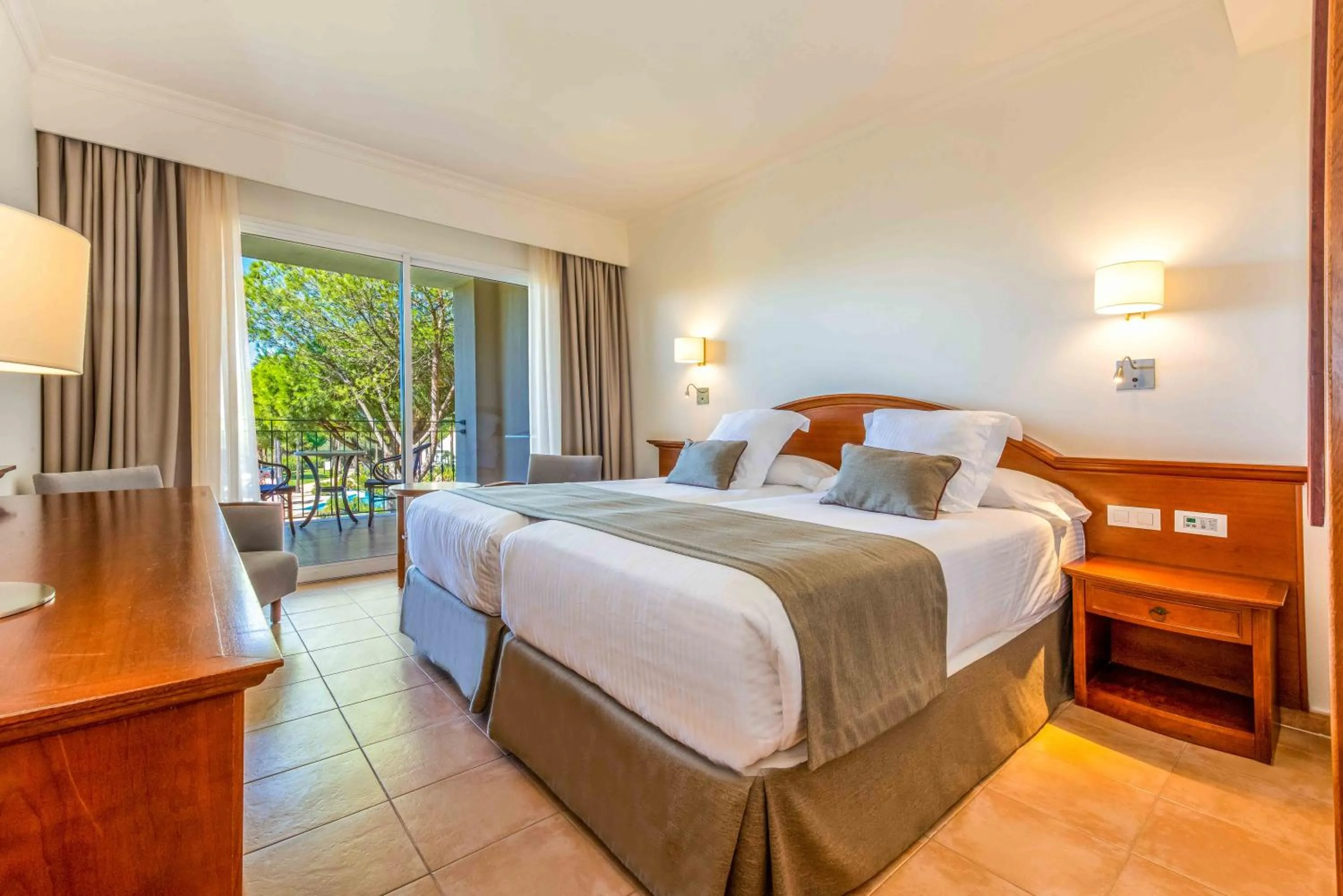 Photo of the whole room, Bed in Valentin Sancti Petri