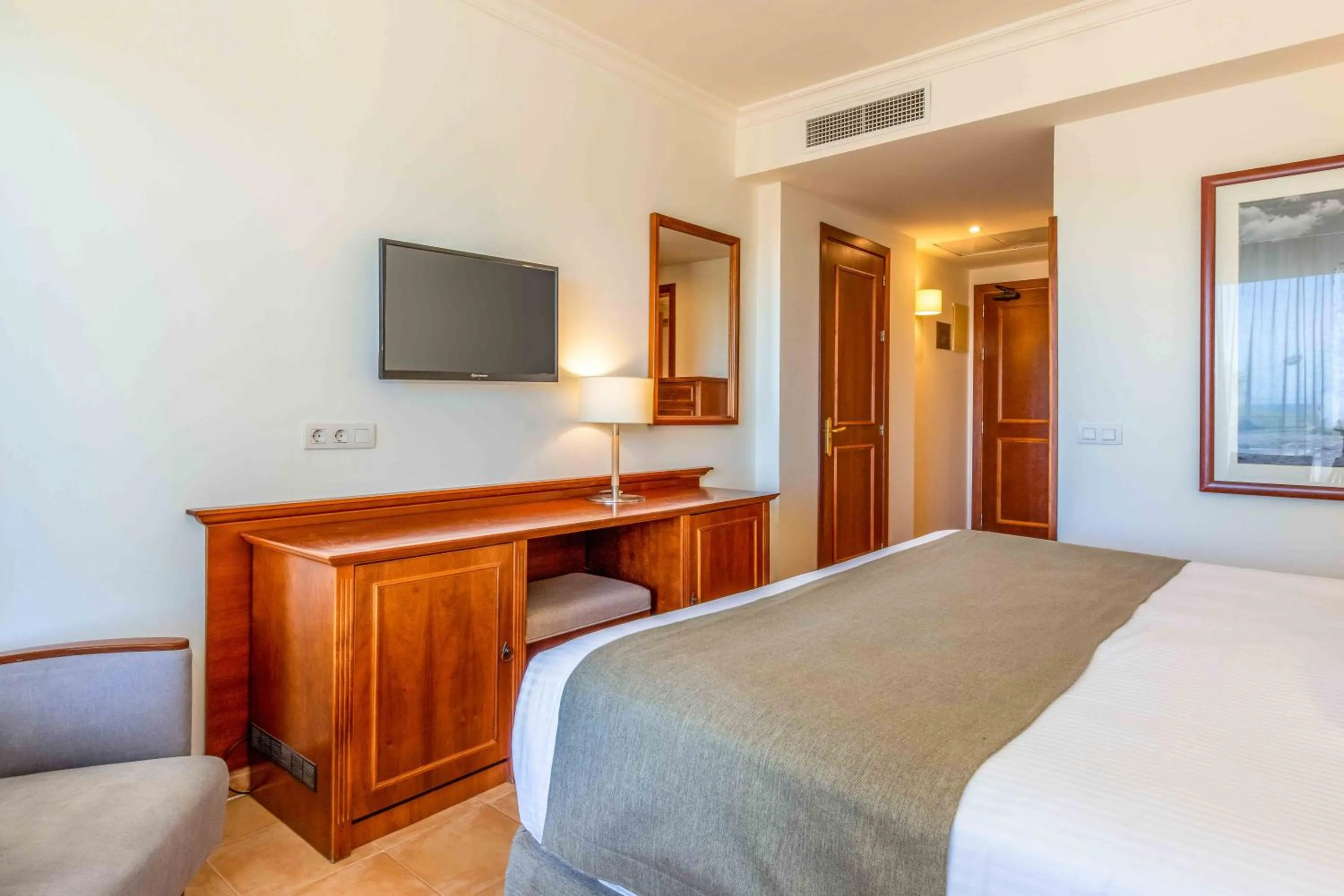 Photo of the whole room, Bed in Valentin Sancti Petri