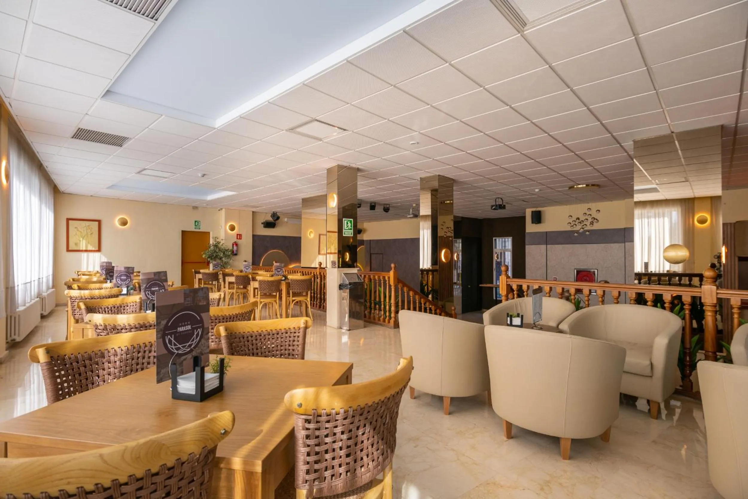 Living room in Hotel Parasol by Dorobe