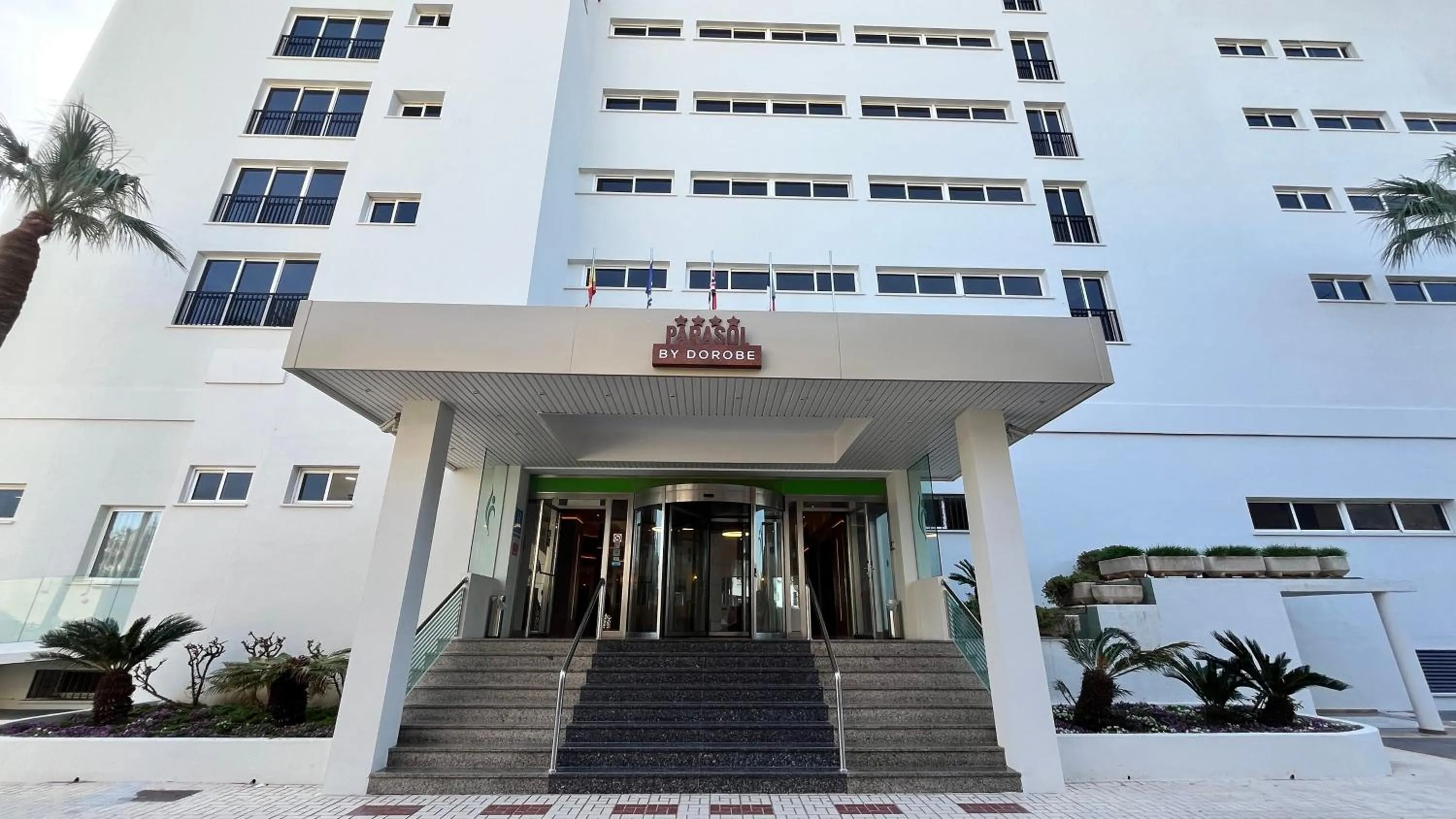 Facade/entrance in Hotel Parasol by Dorobe