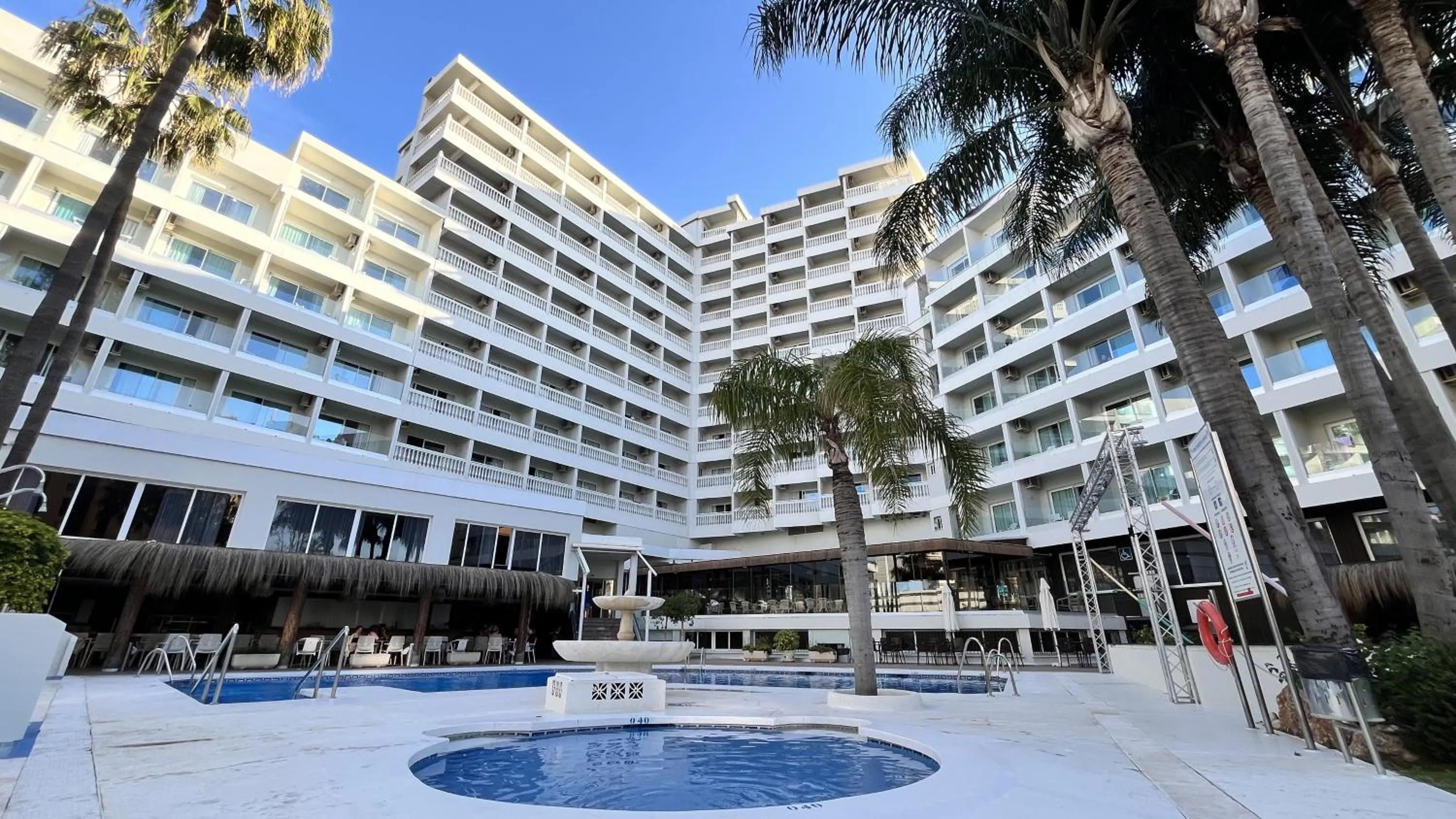 Property building in Hotel Parasol by Dorobe