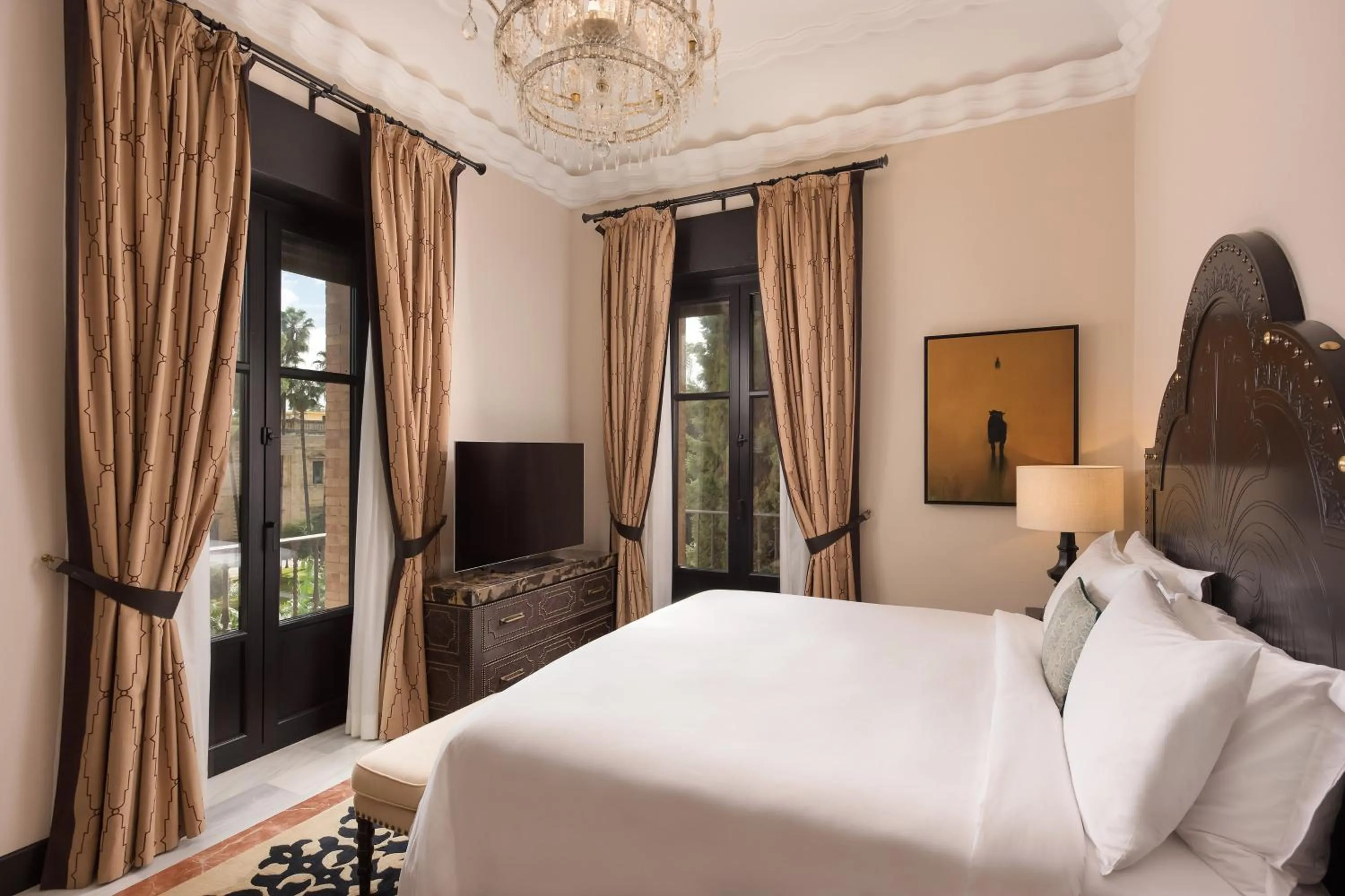 Photo of the whole room, Bed in Hotel Alfonso XIII, a Luxury Collection Hotel, Seville