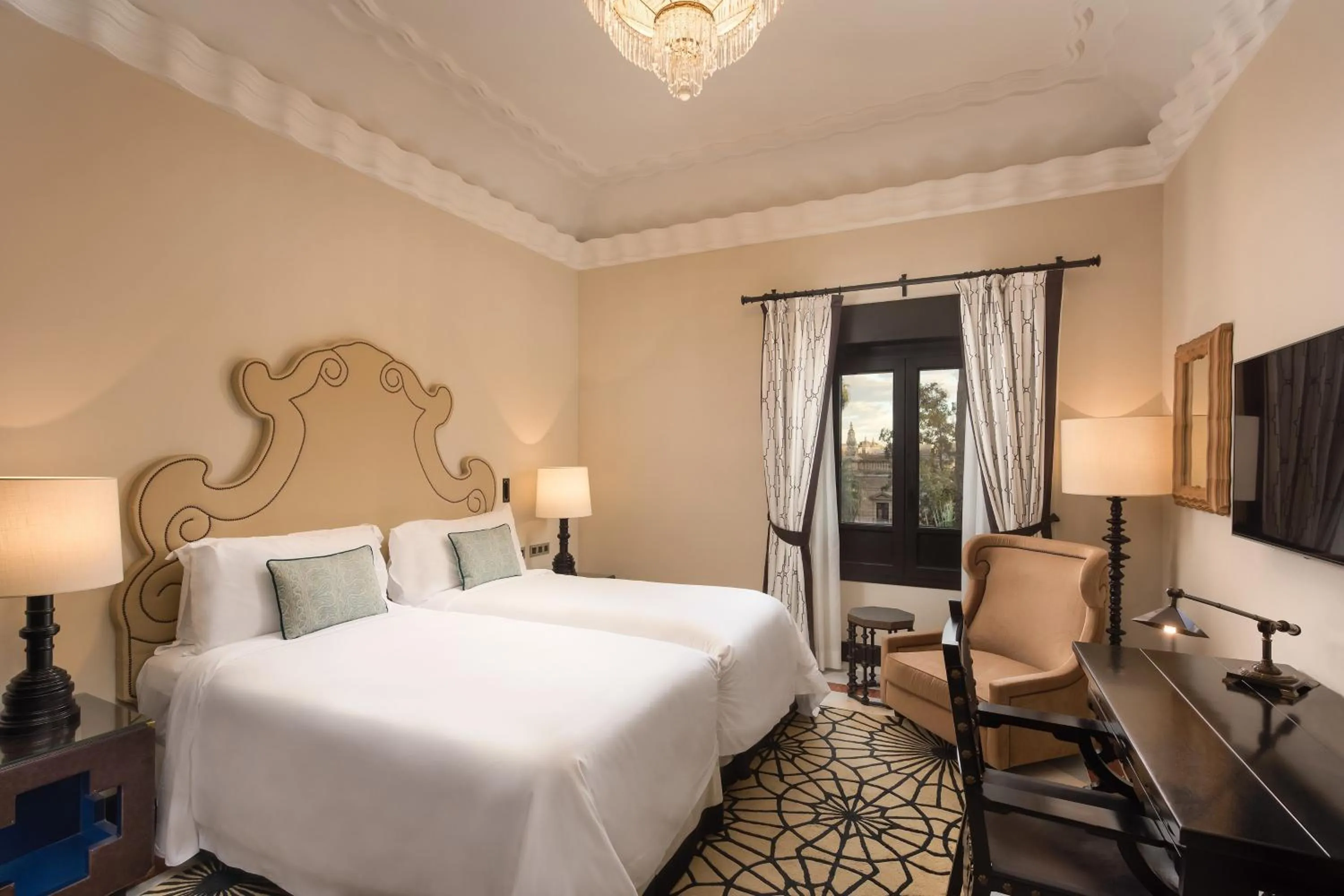 Photo of the whole room, Bed in Hotel Alfonso XIII, a Luxury Collection Hotel, Seville