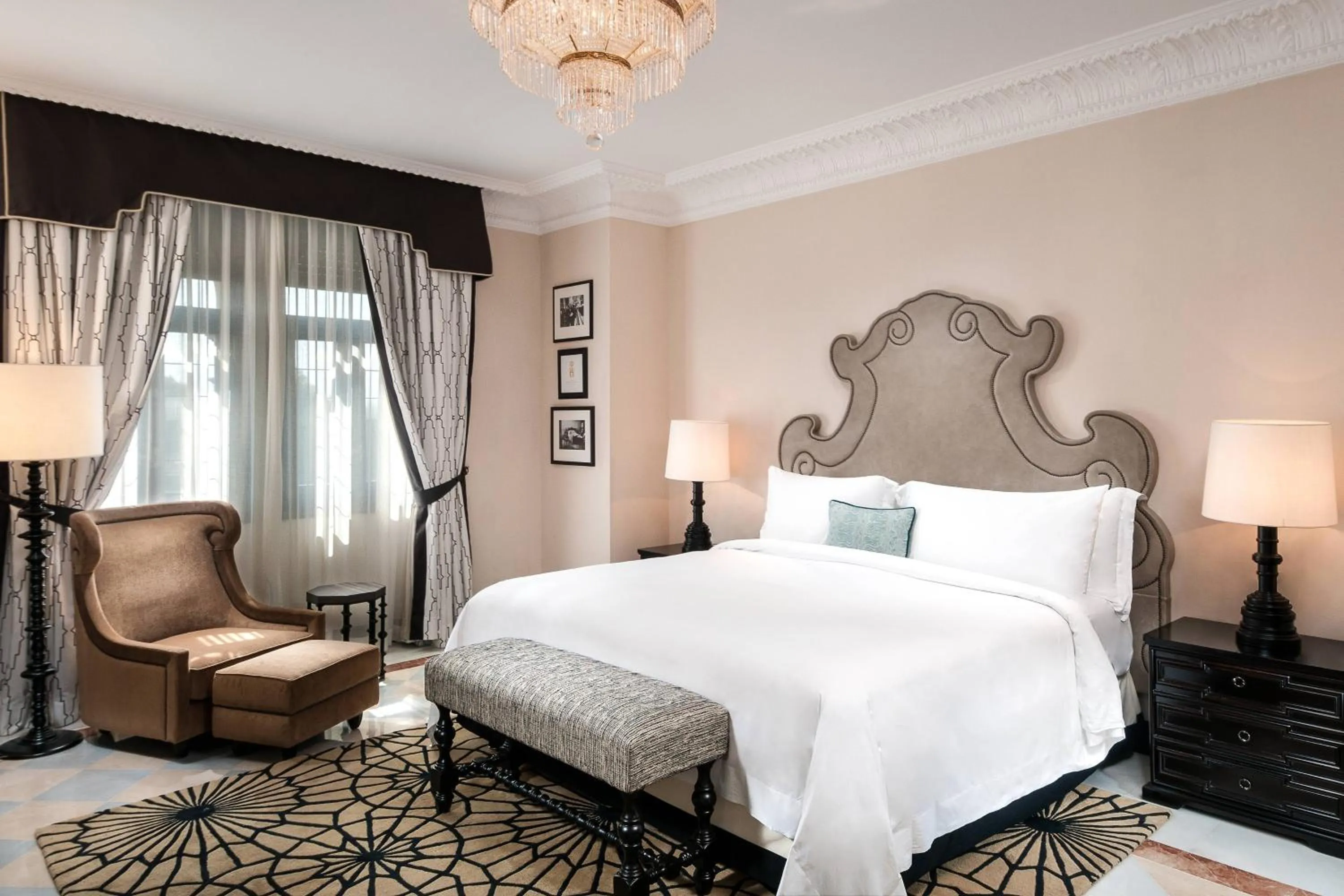 Photo of the whole room, Bed in Hotel Alfonso XIII, a Luxury Collection Hotel, Seville