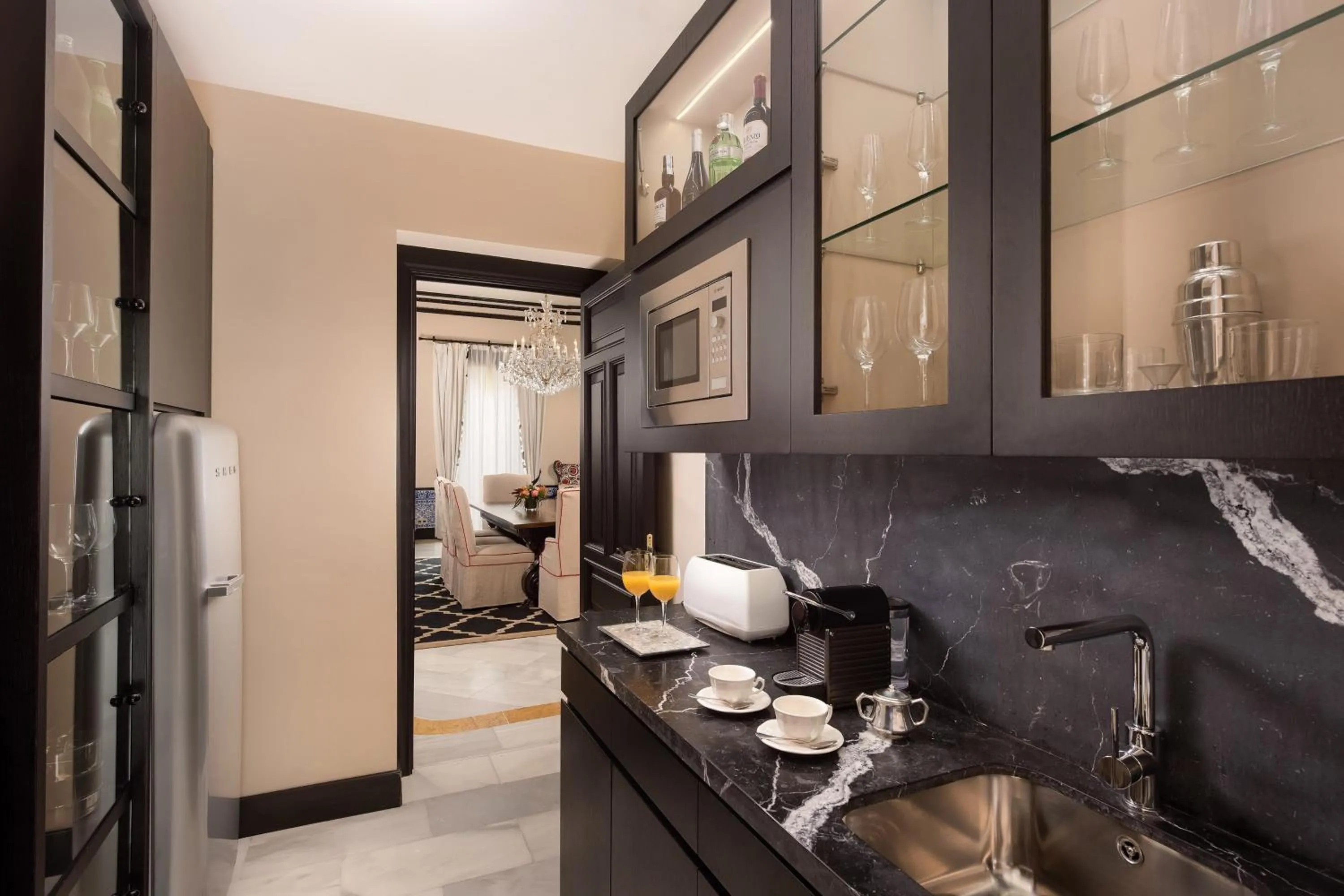 Kitchen or kitchenette in Hotel Alfonso XIII, a Luxury Collection Hotel, Seville