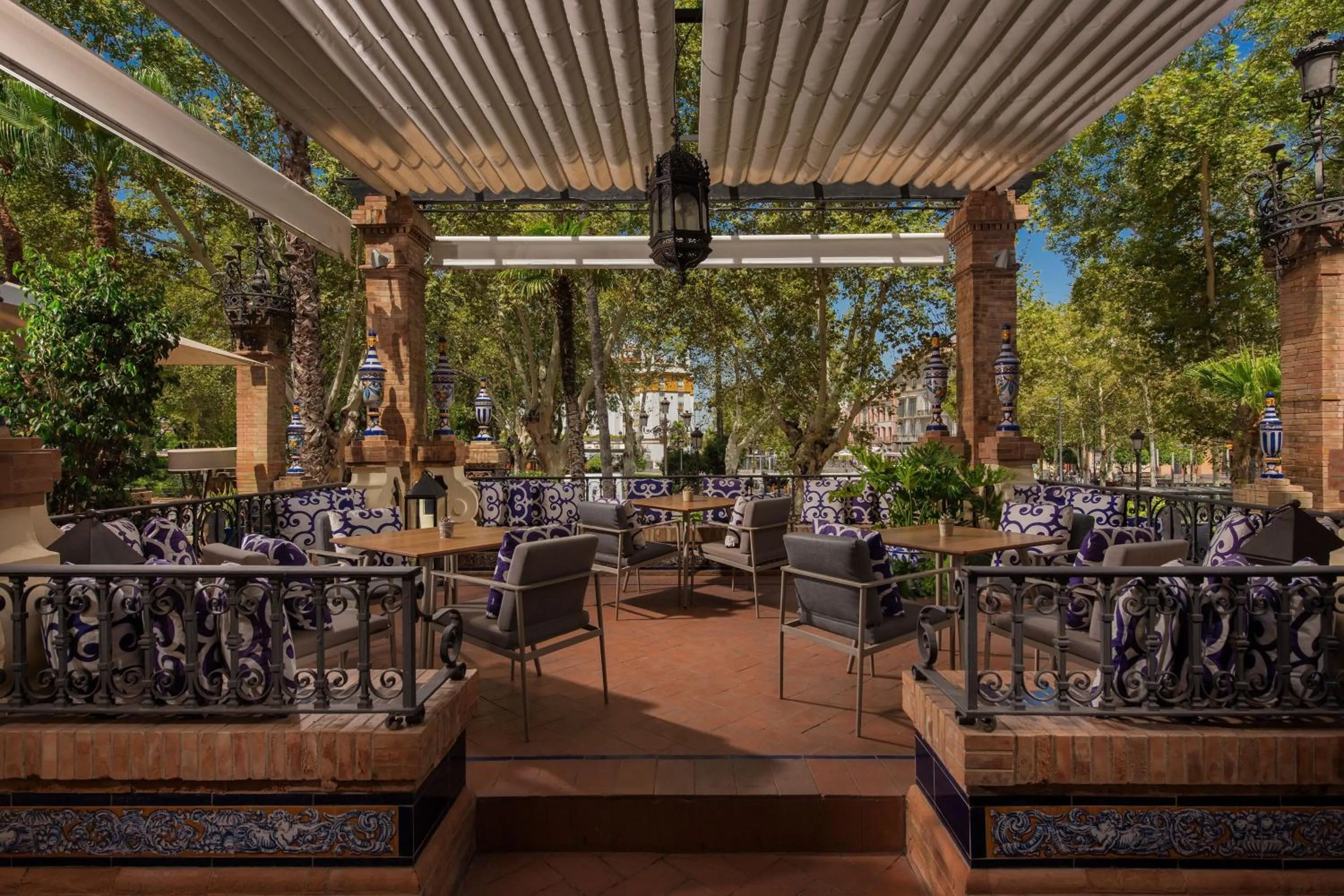 Restaurant/places to eat in Hotel Alfonso XIII, a Luxury Collection Hotel, Seville