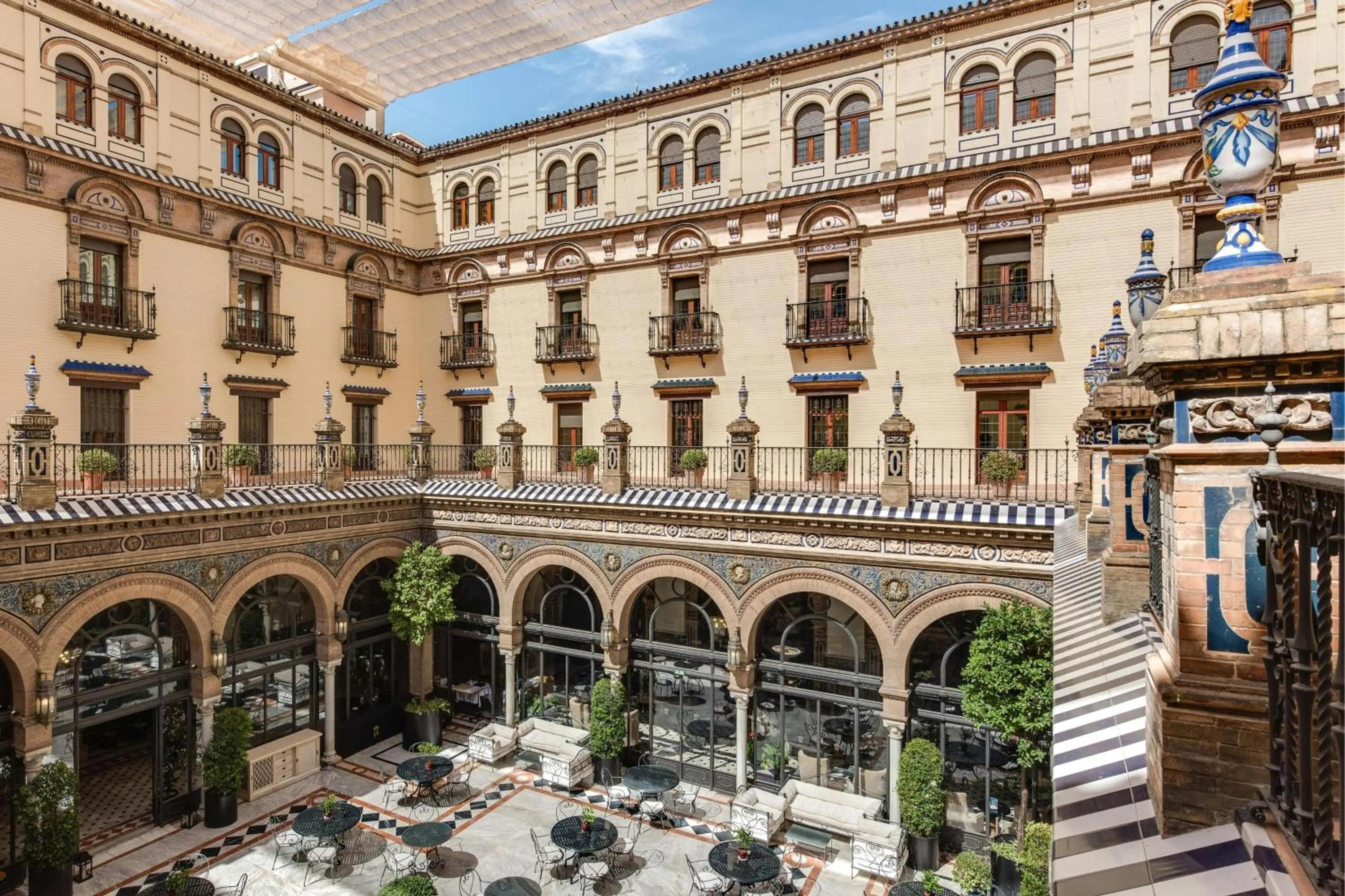 Restaurant/places to eat in Hotel Alfonso XIII, a Luxury Collection Hotel, Seville