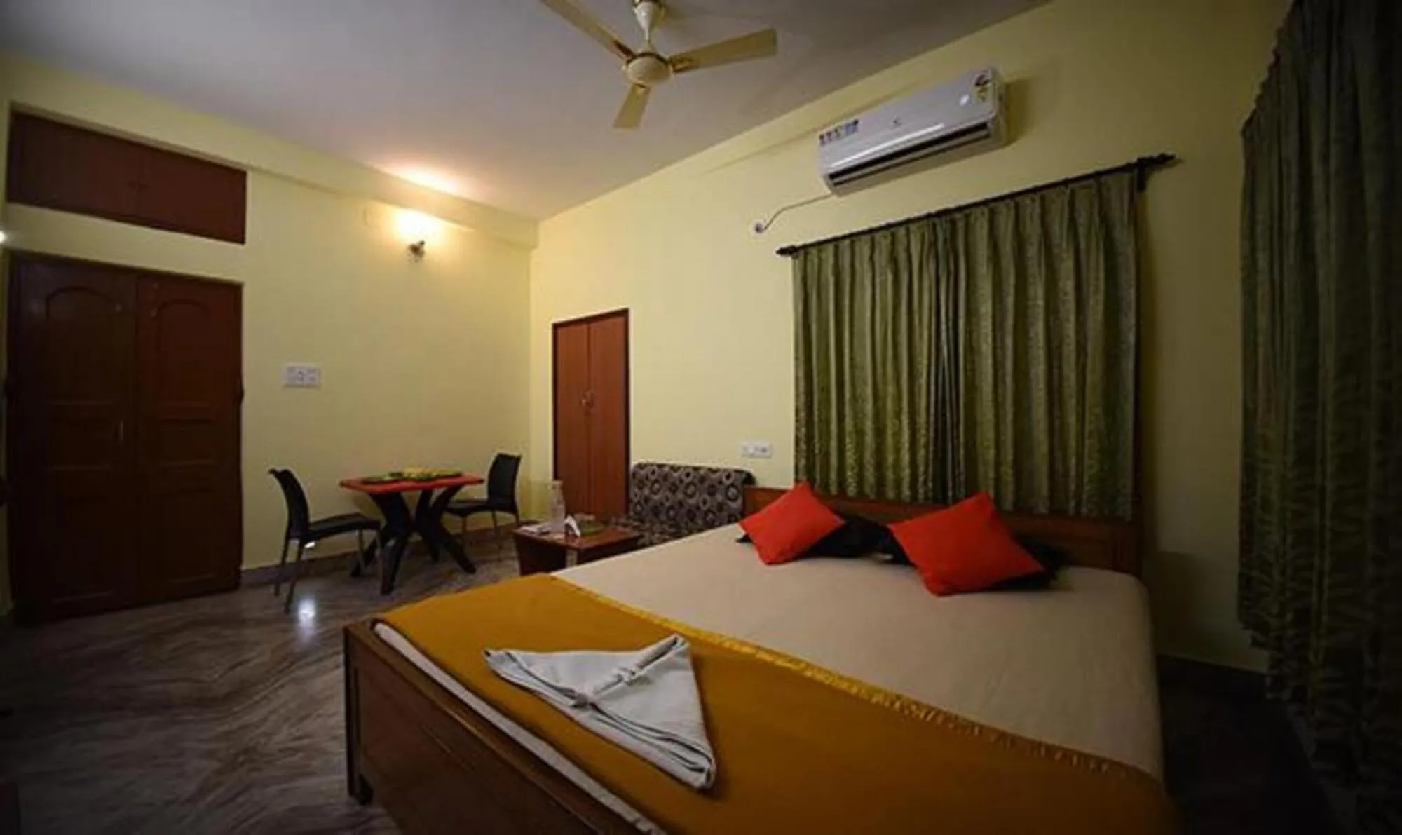 Bed in FabHotel Sonar Bangla