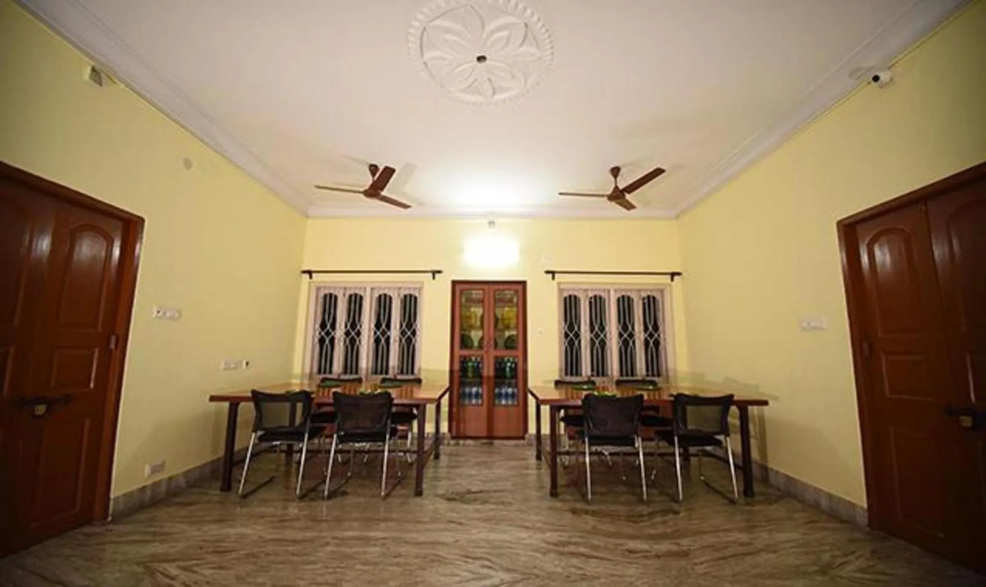 Restaurant/places to eat in FabHotel Sonar Bangla