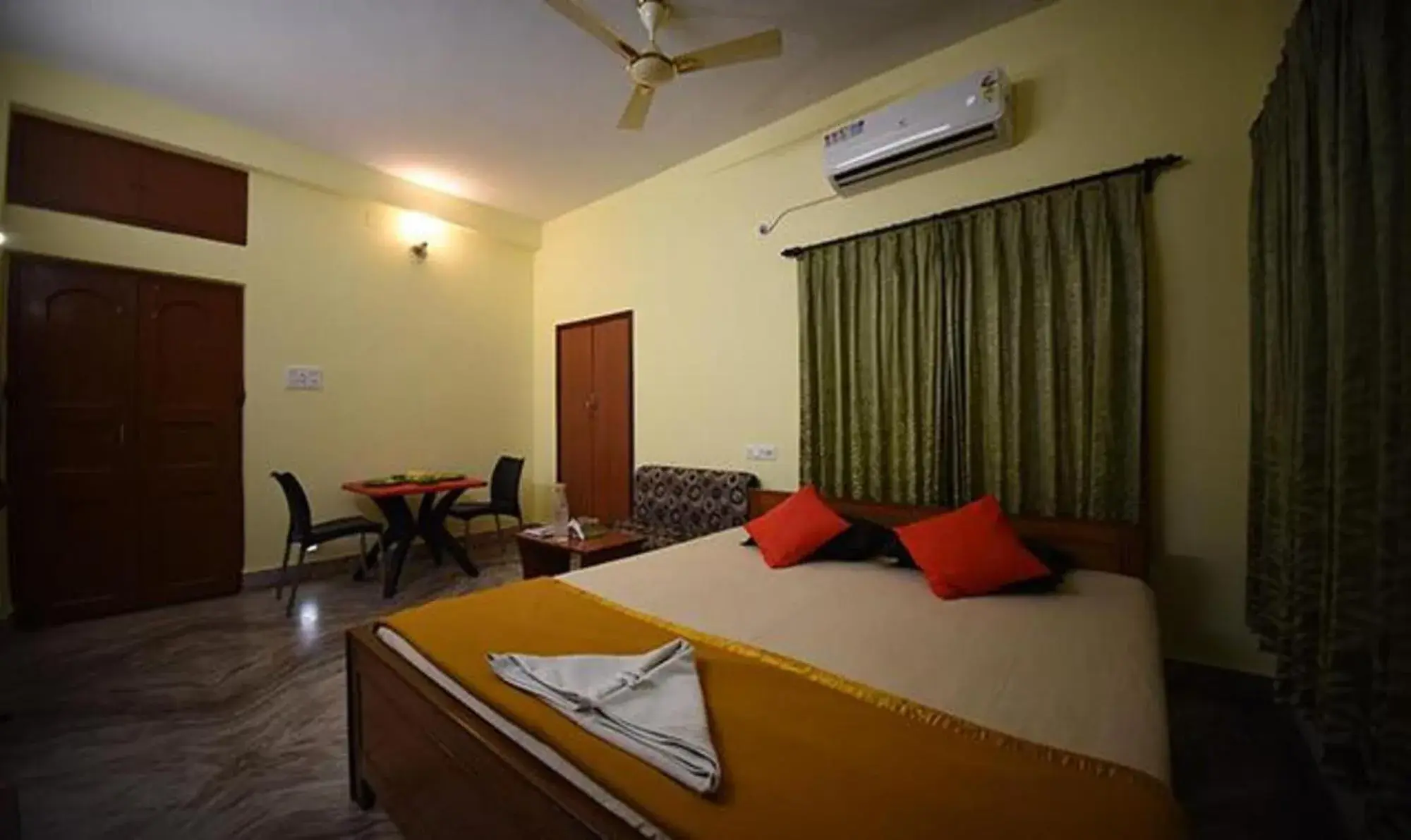 Deluxe Room - single occupancy in FabHotel Sonar Bangla Deluxe Room - single occupancy in FabHotel Sonar Bangla