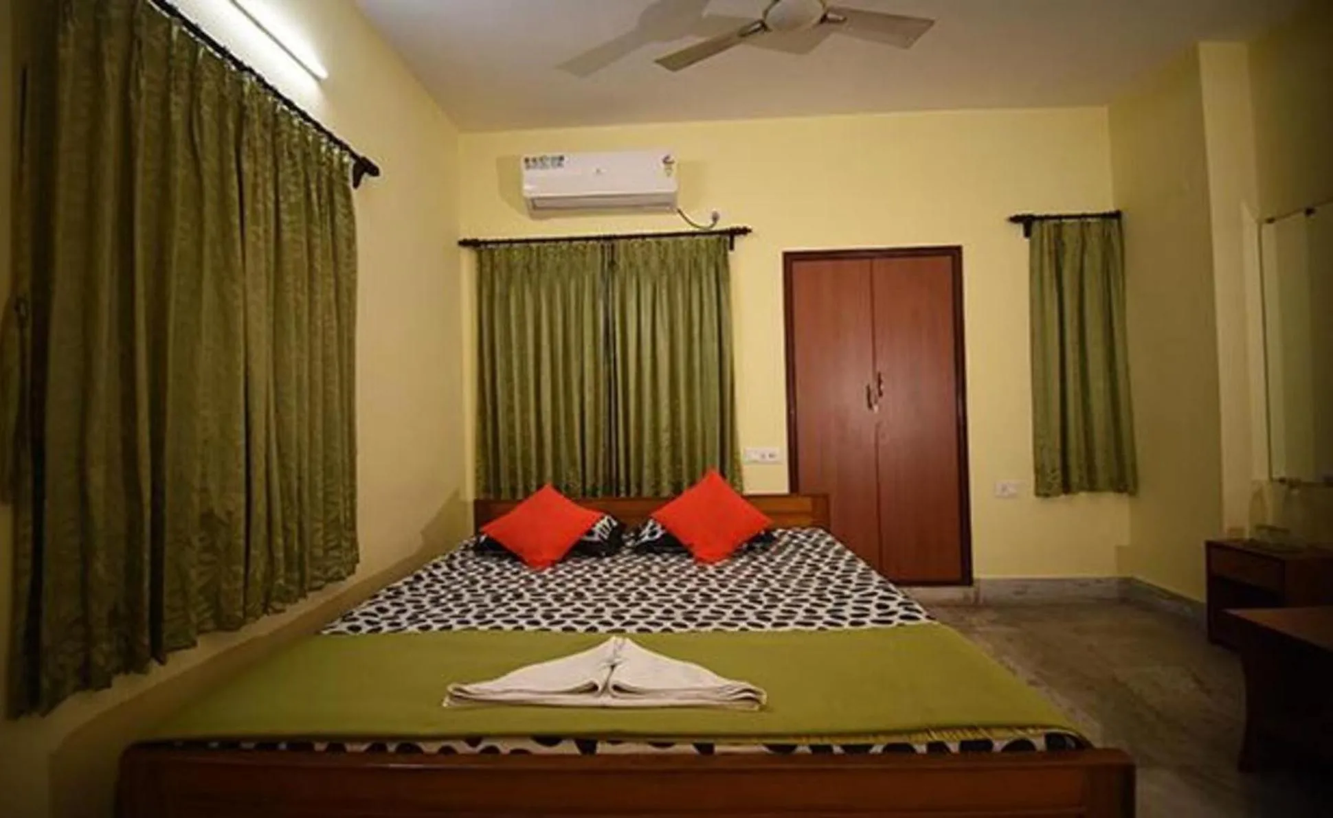 Bed in FabHotel Sonar Bangla