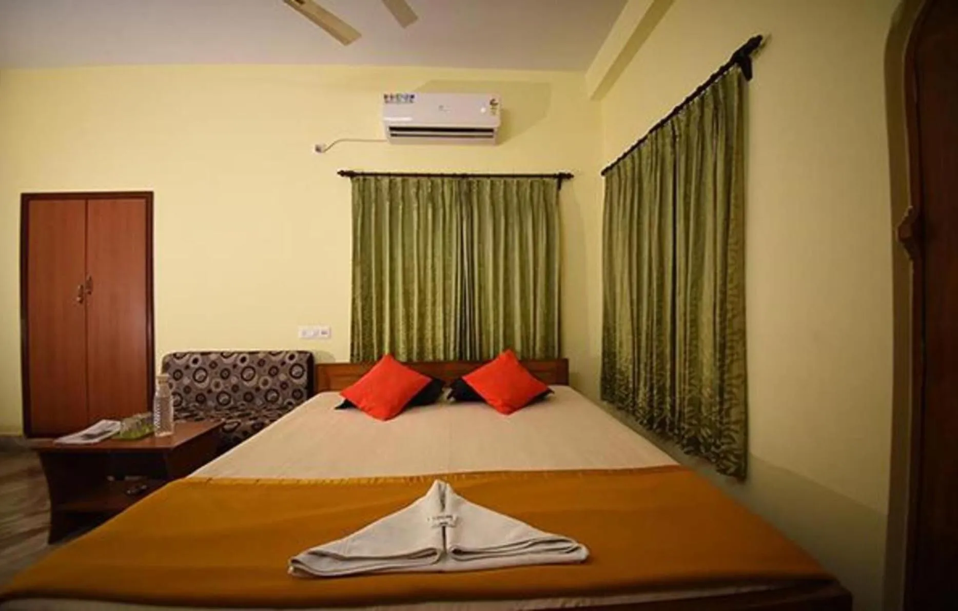 Bed in FabHotel Sonar Bangla