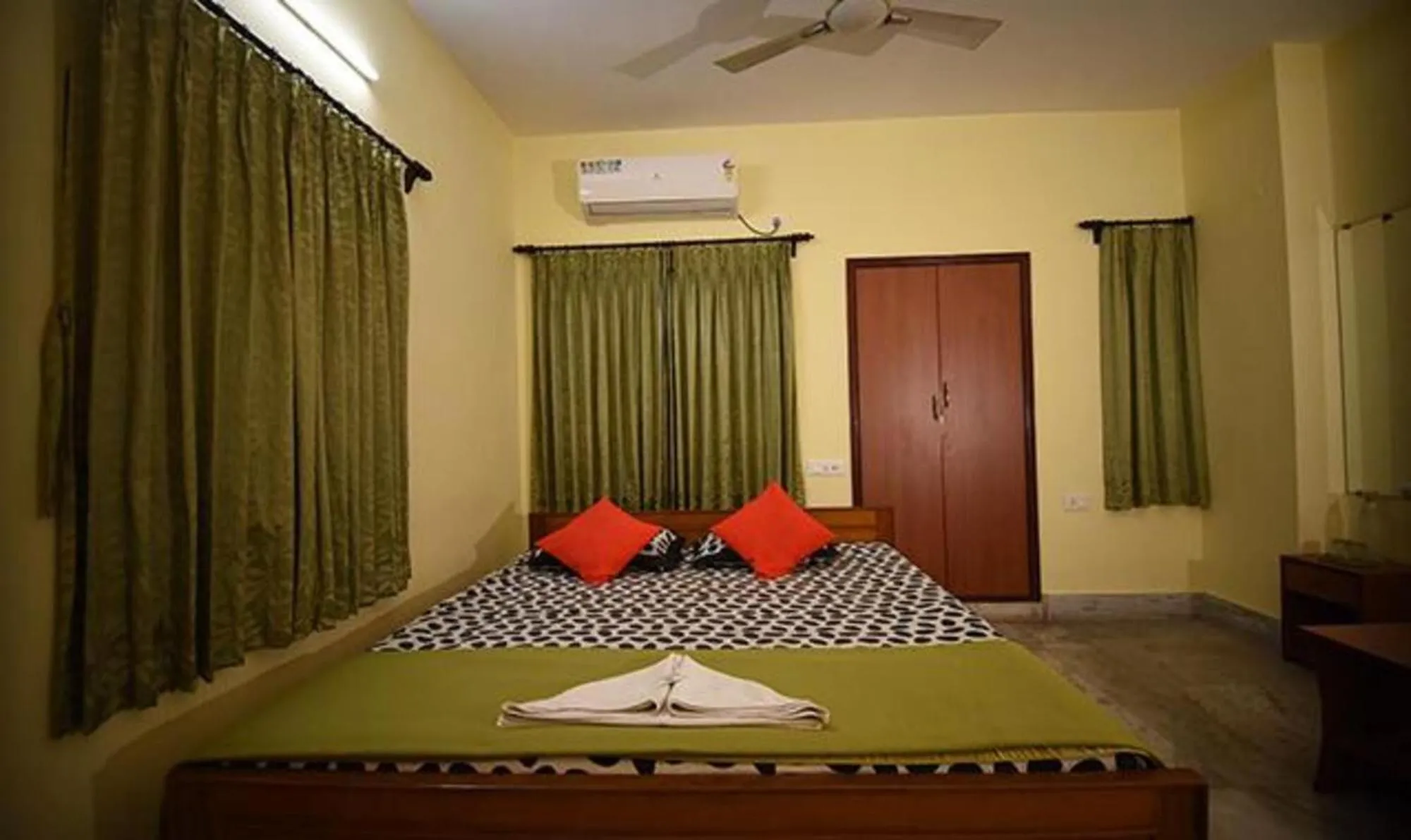 Bed in FabHotel Sonar Bangla