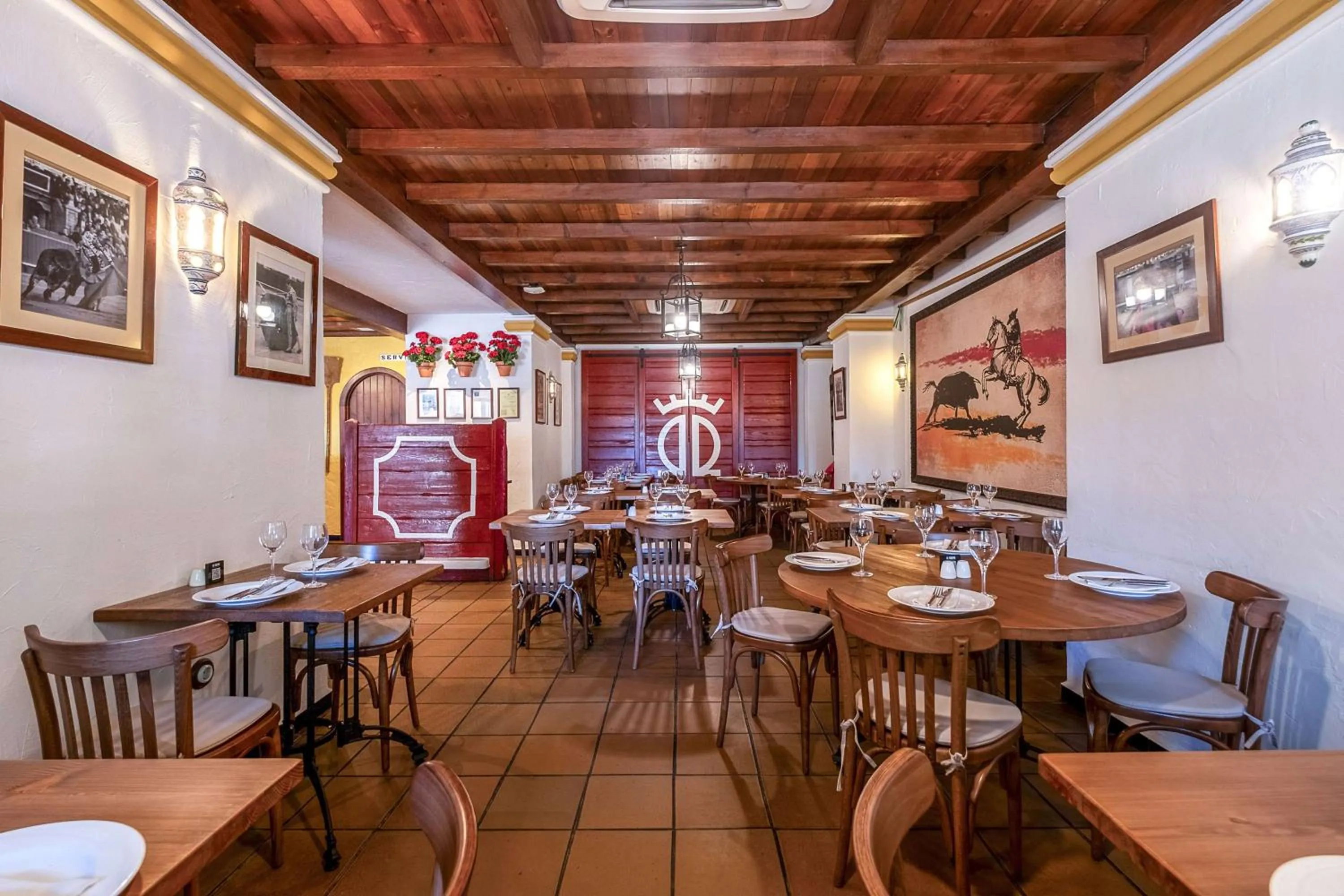 Restaurant/places to eat in Melia Lebreros