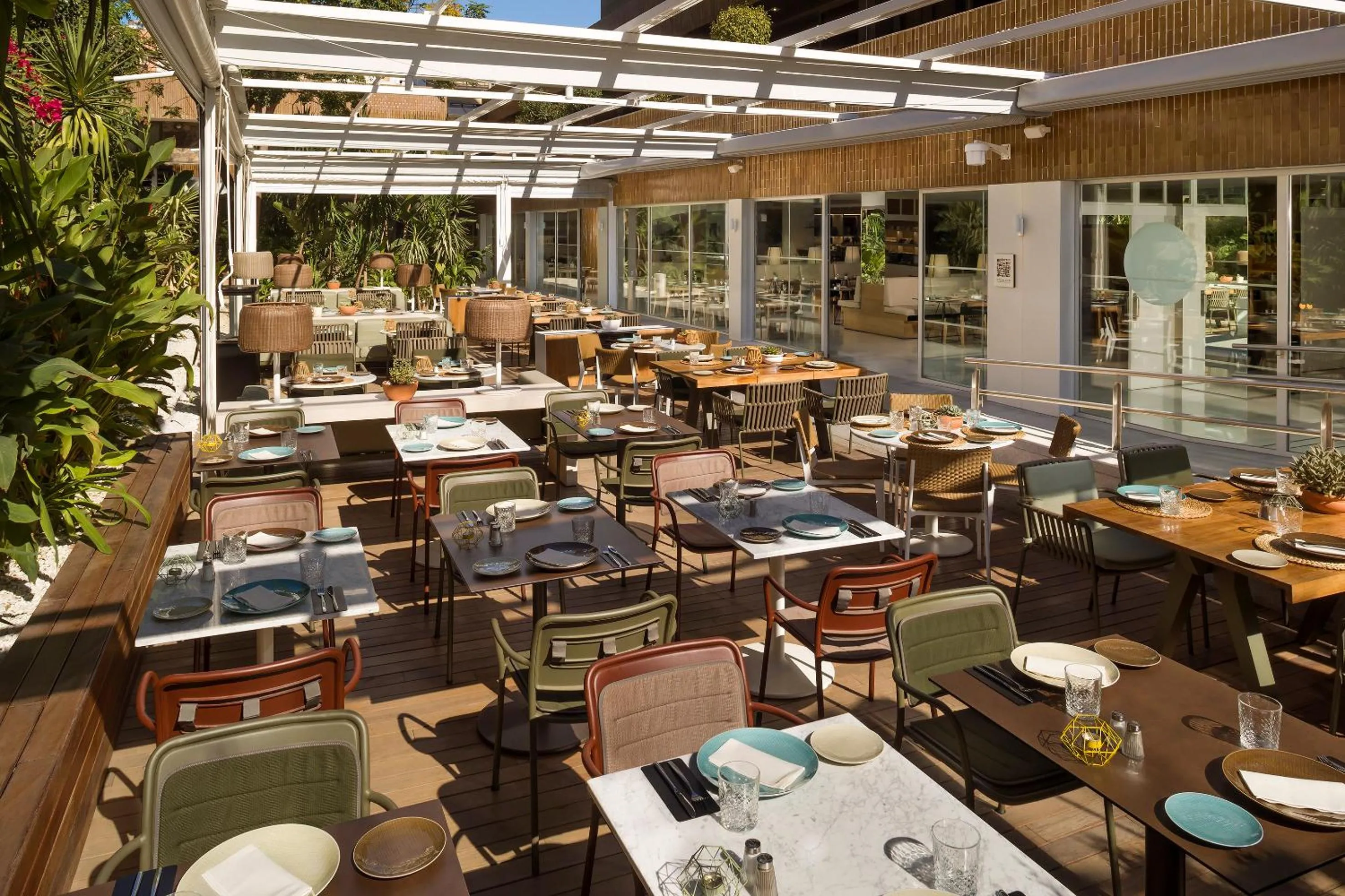 Restaurant/places to eat in Melia Lebreros