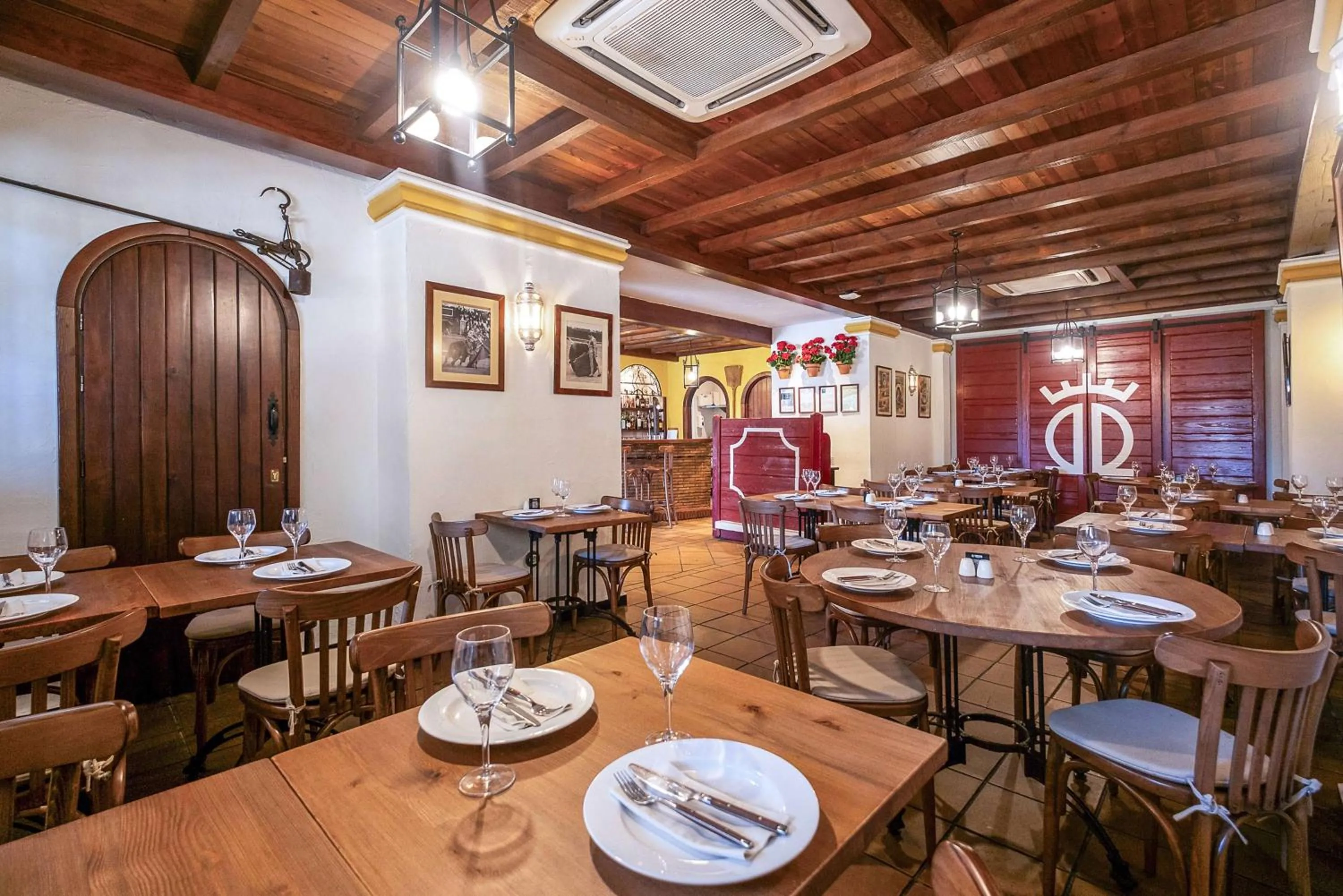 Restaurant/places to eat in Melia Lebreros