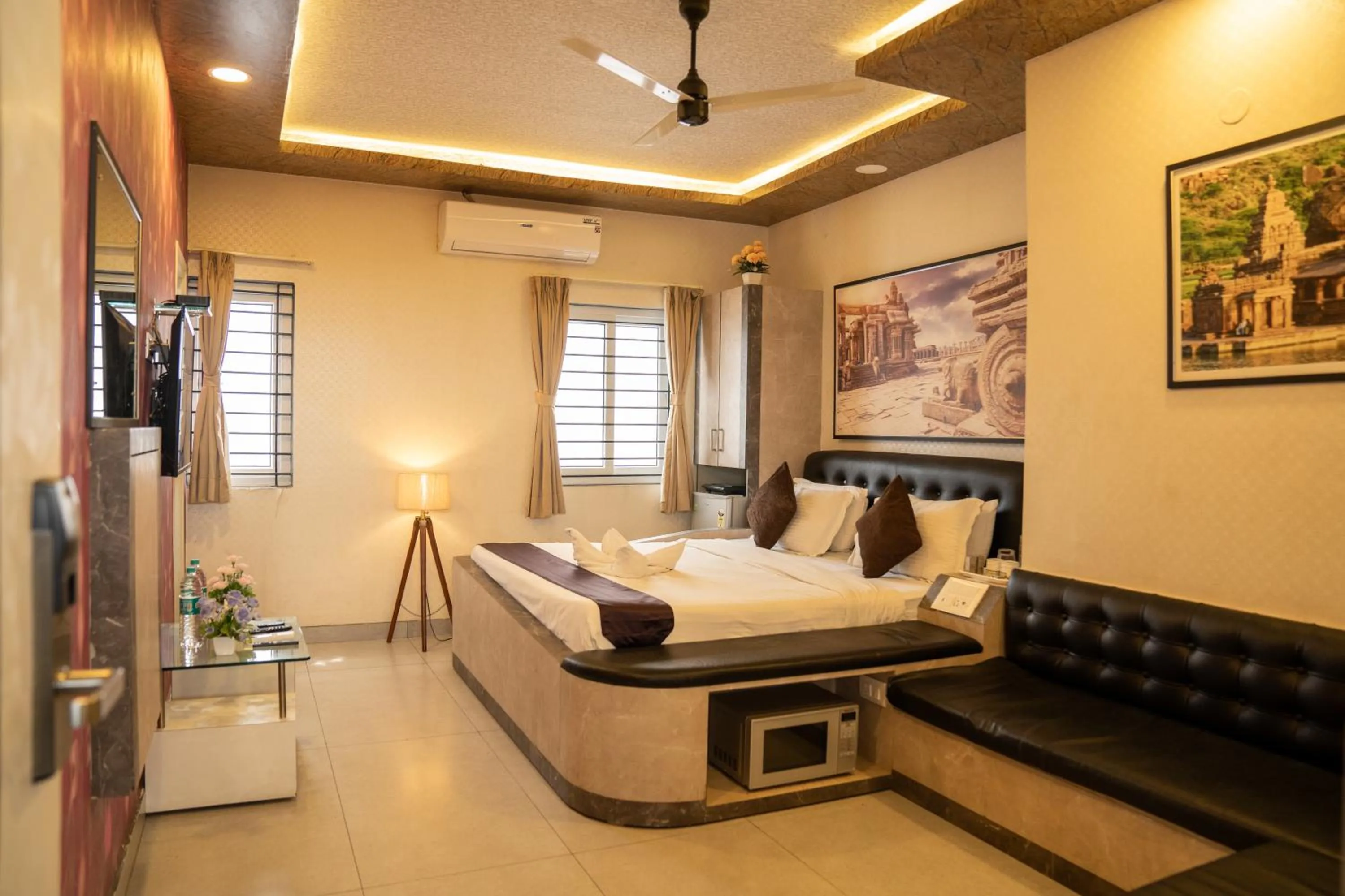 TV and multimedia, Bed in Seasons Suites - JP Nagar