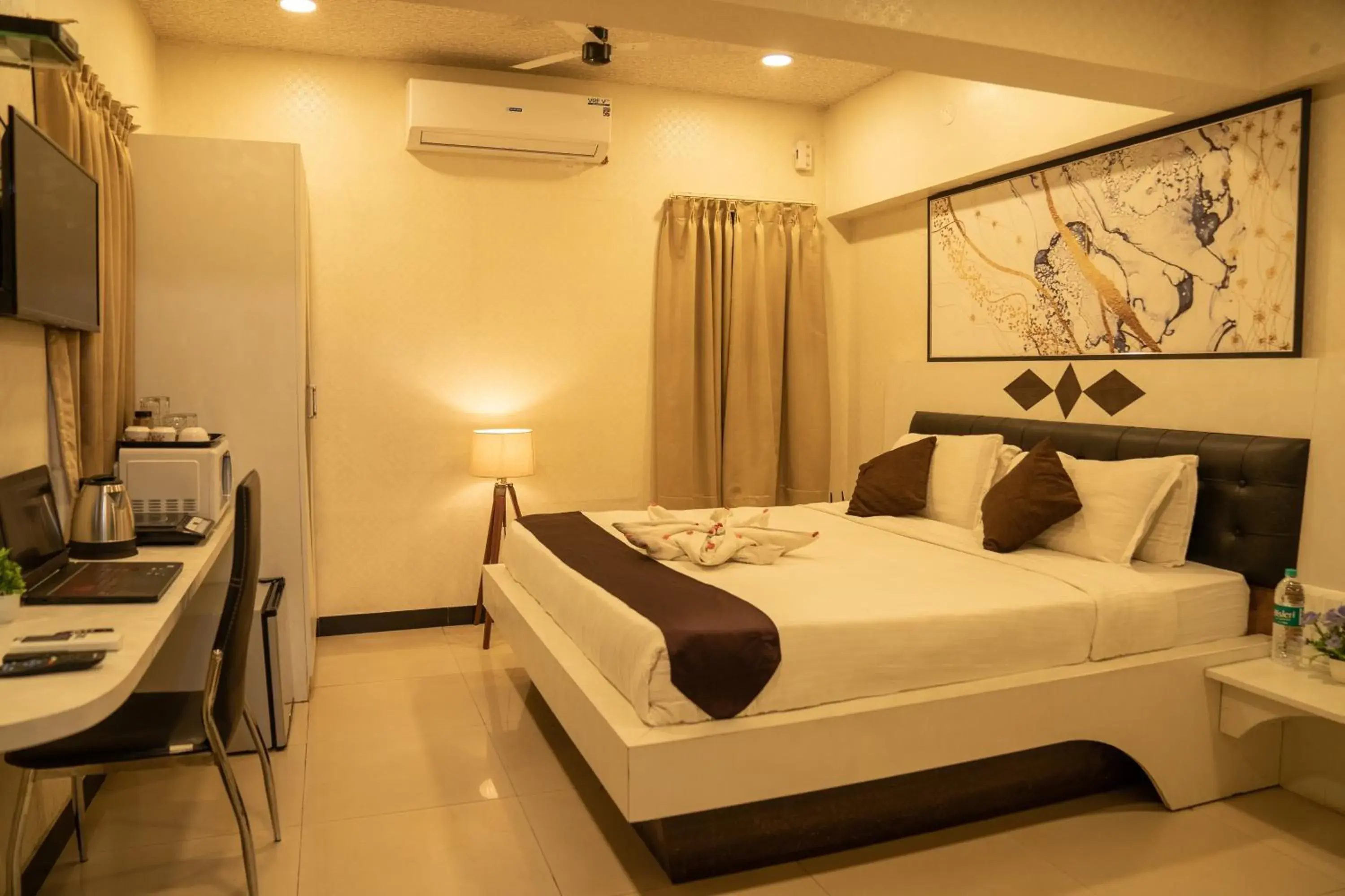 King Room with Balcony - single occupancy in Seasons Suites - JP Nagar King Room with Balcony - single occupancy in Seasons Suites - JP Nagar
