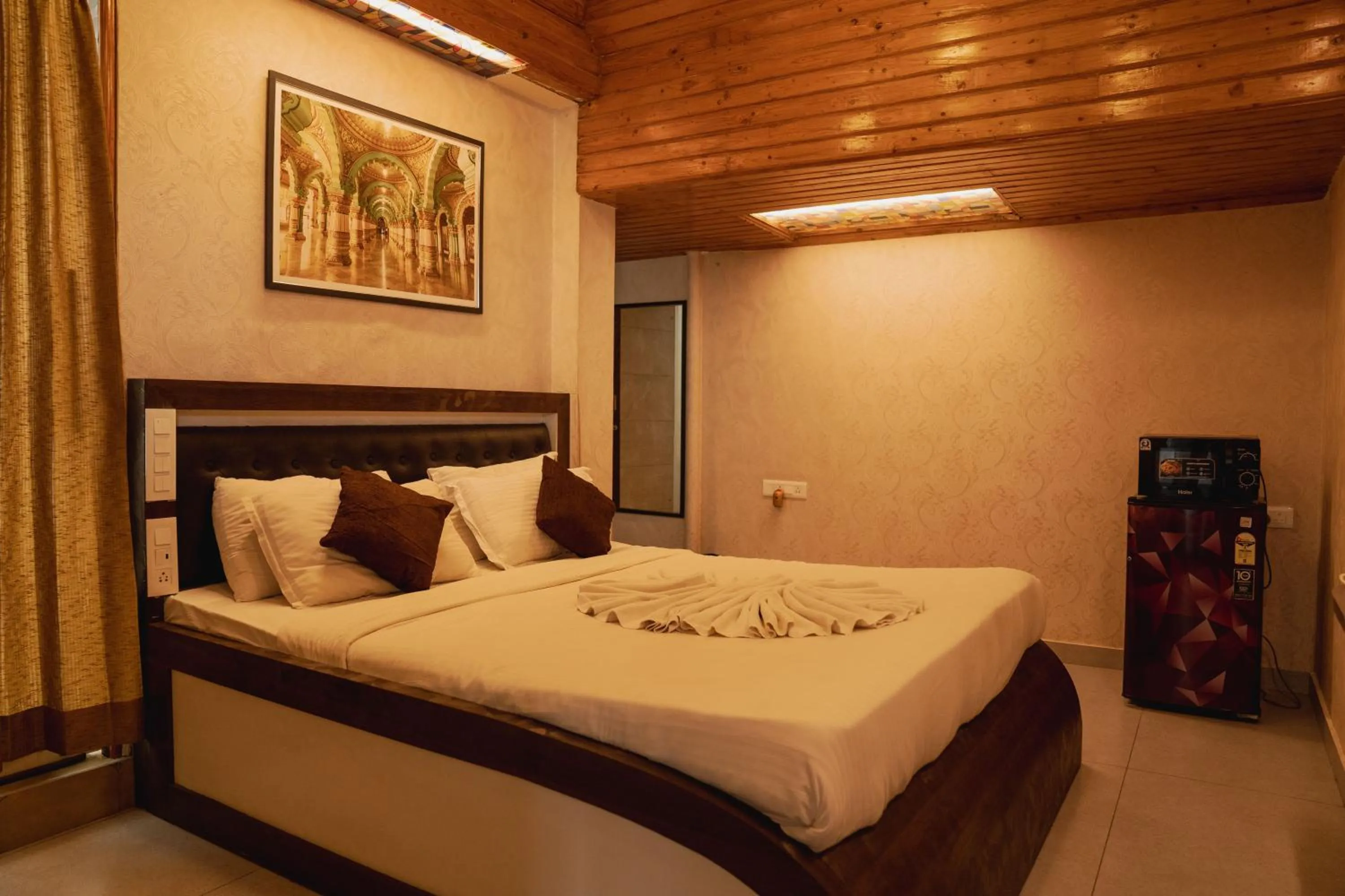 Bedroom, Bed in Seasons Suites - JP Nagar
