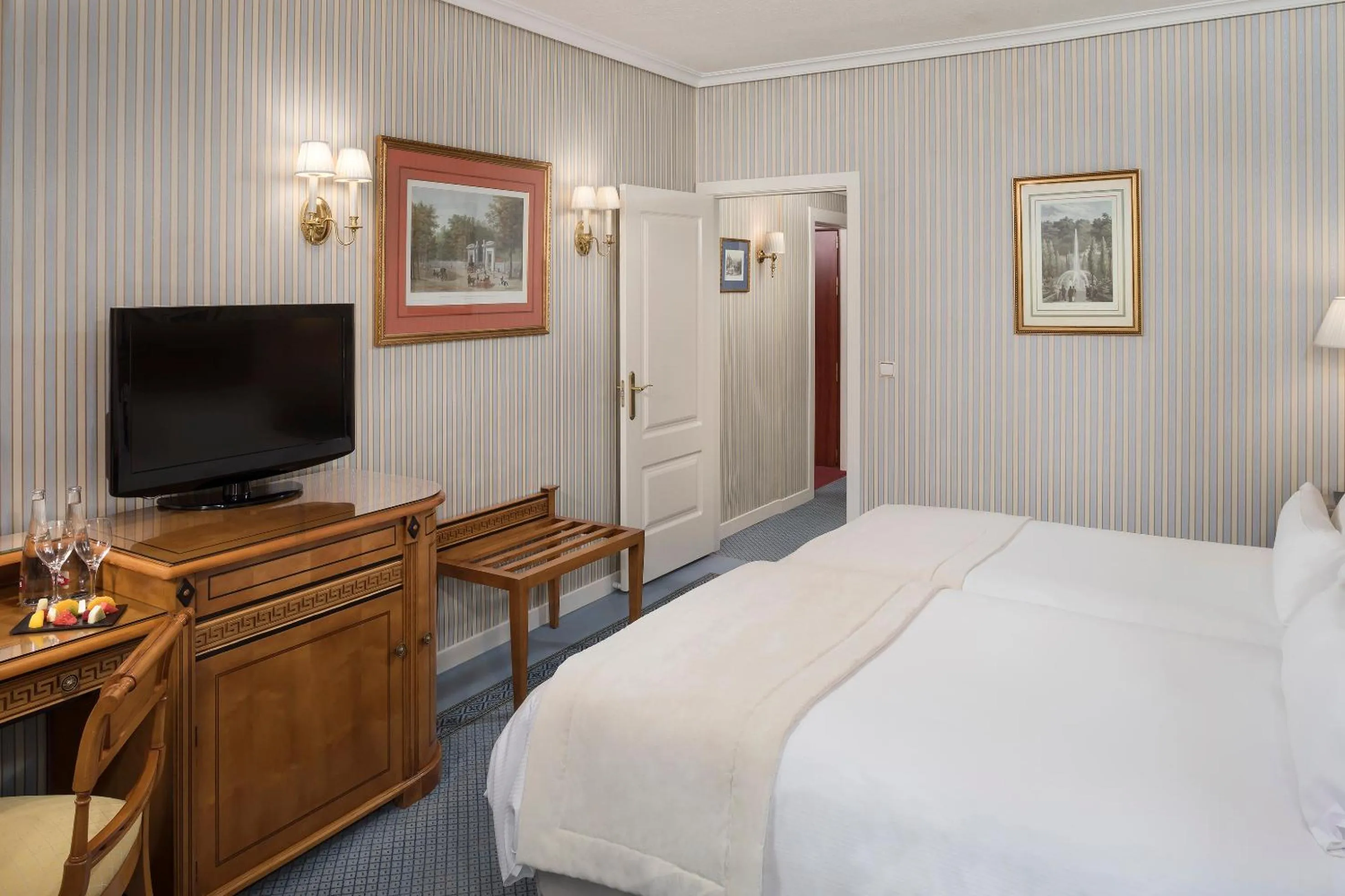 Bedroom, Bed in Melia Castilla