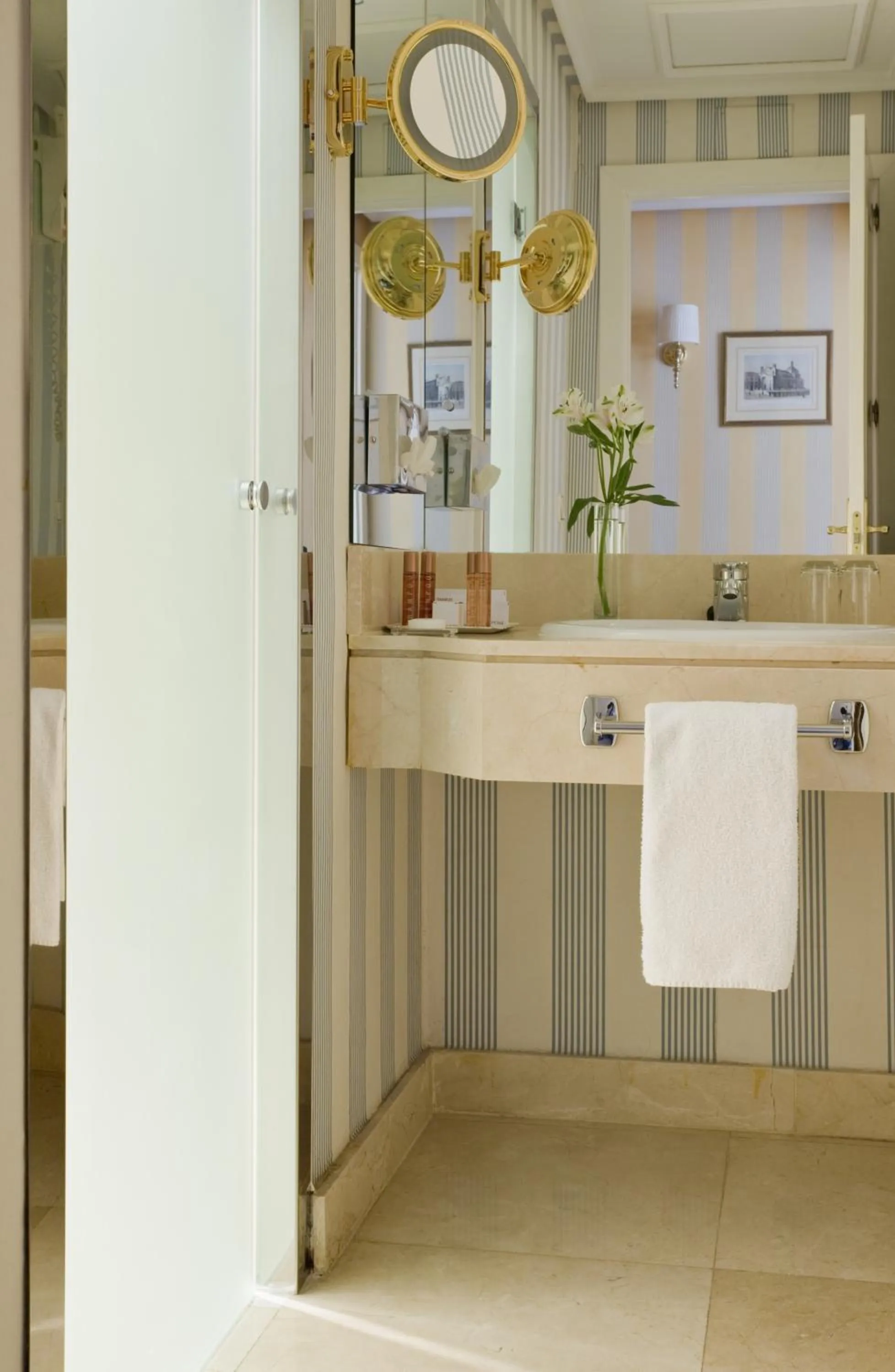 Bathroom in Melia Castilla