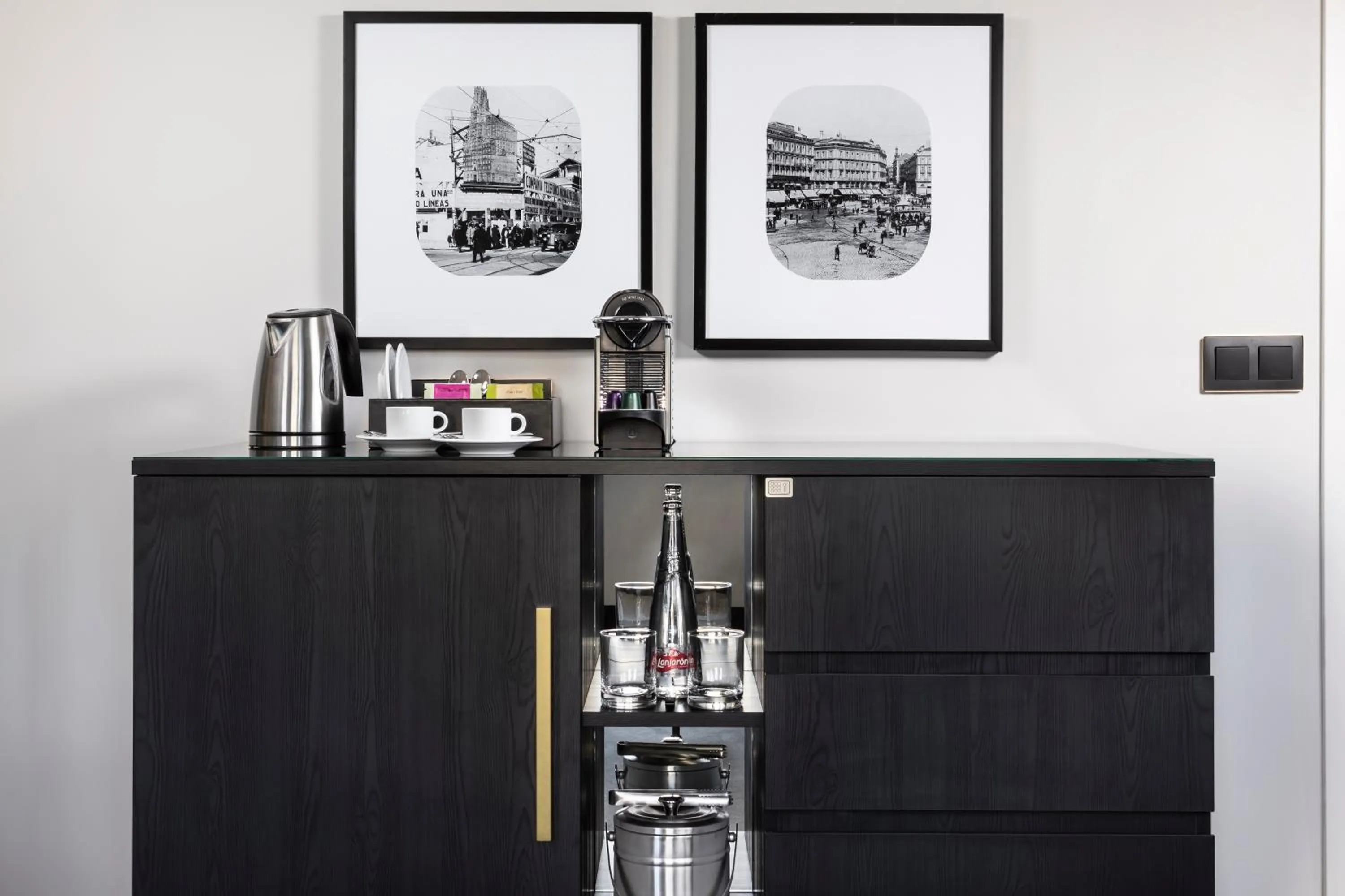 Coffee/tea facilities in Melia Castilla