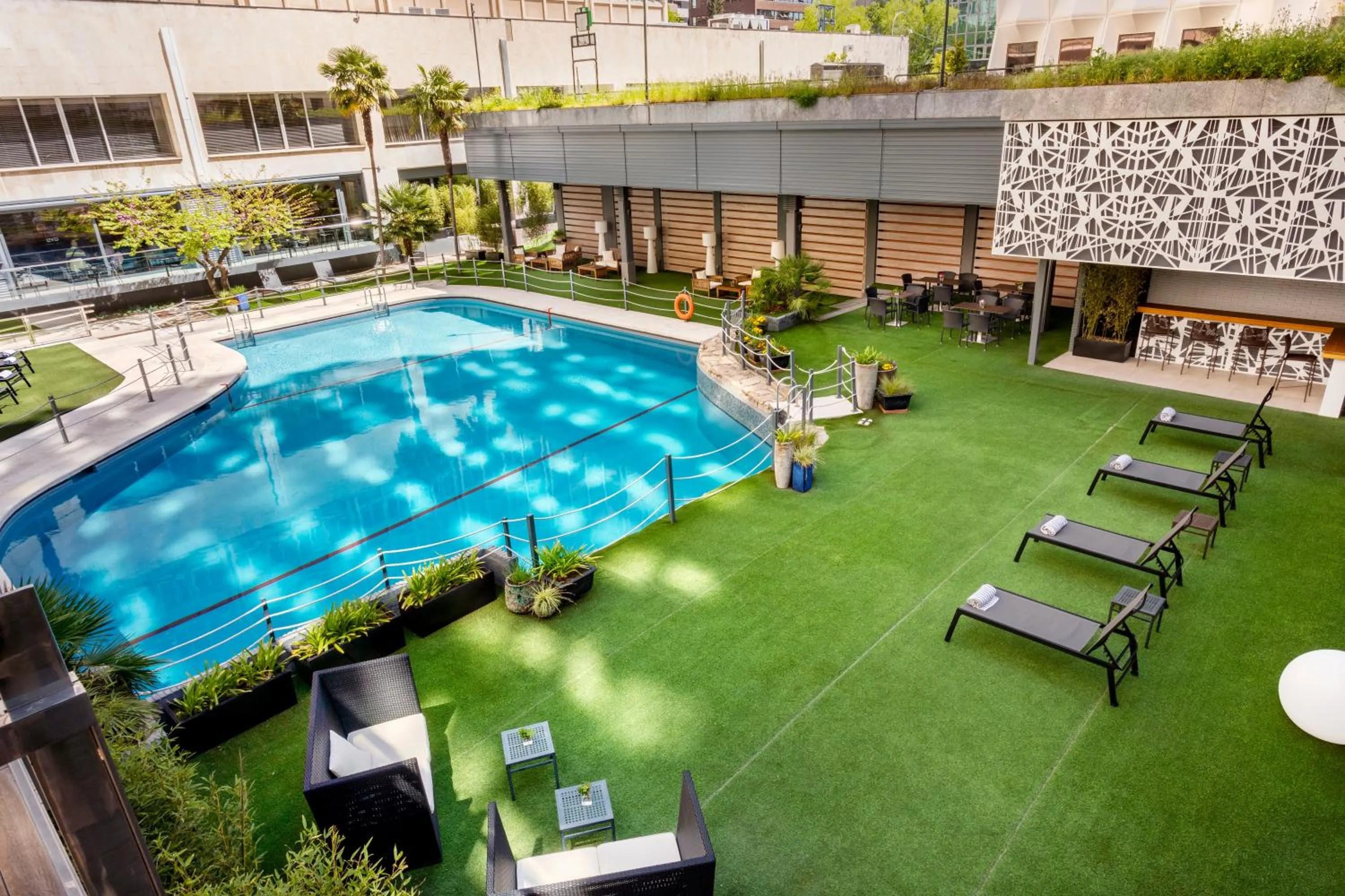 Garden view in Melia Castilla