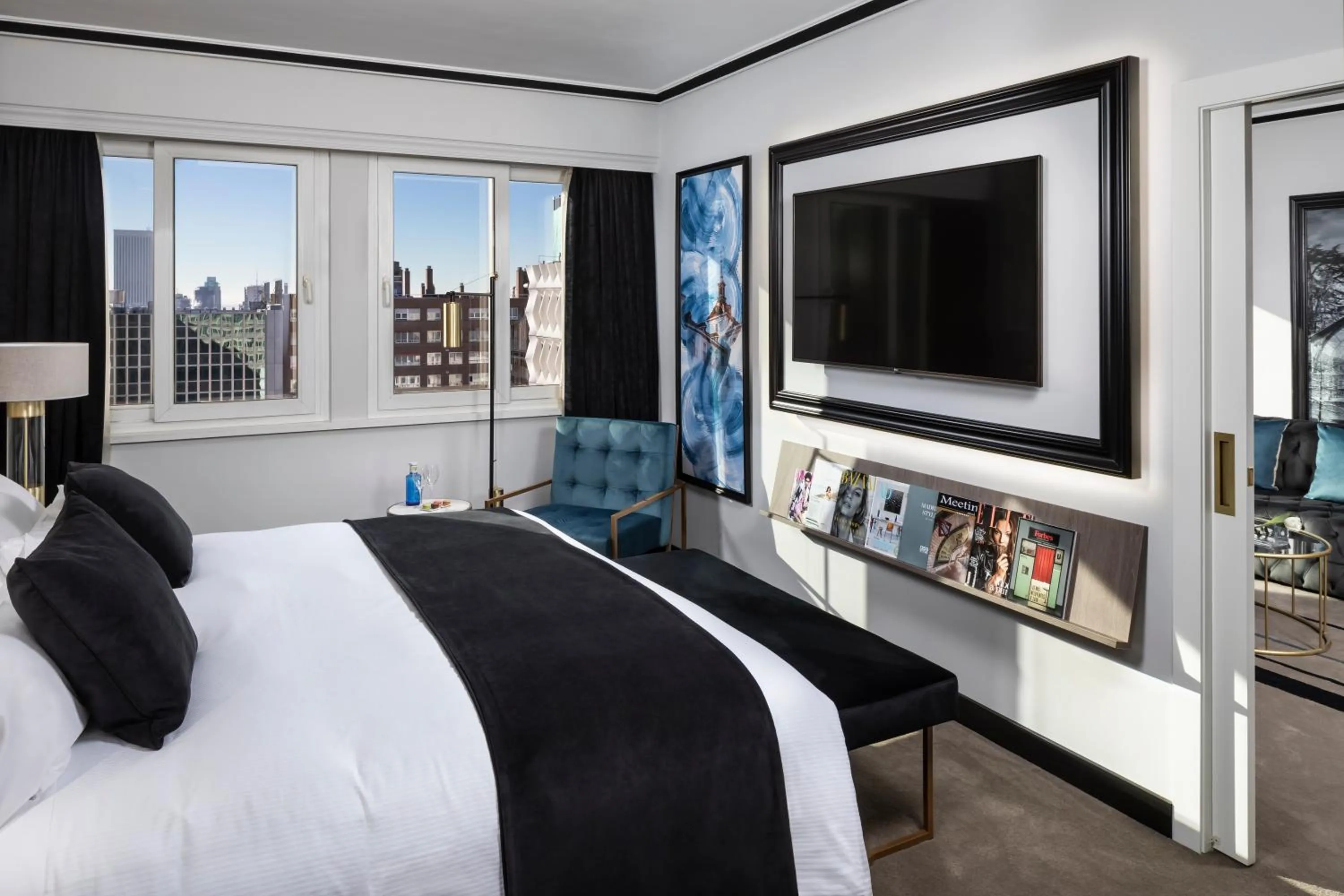 Living room, Bed in Melia Castilla